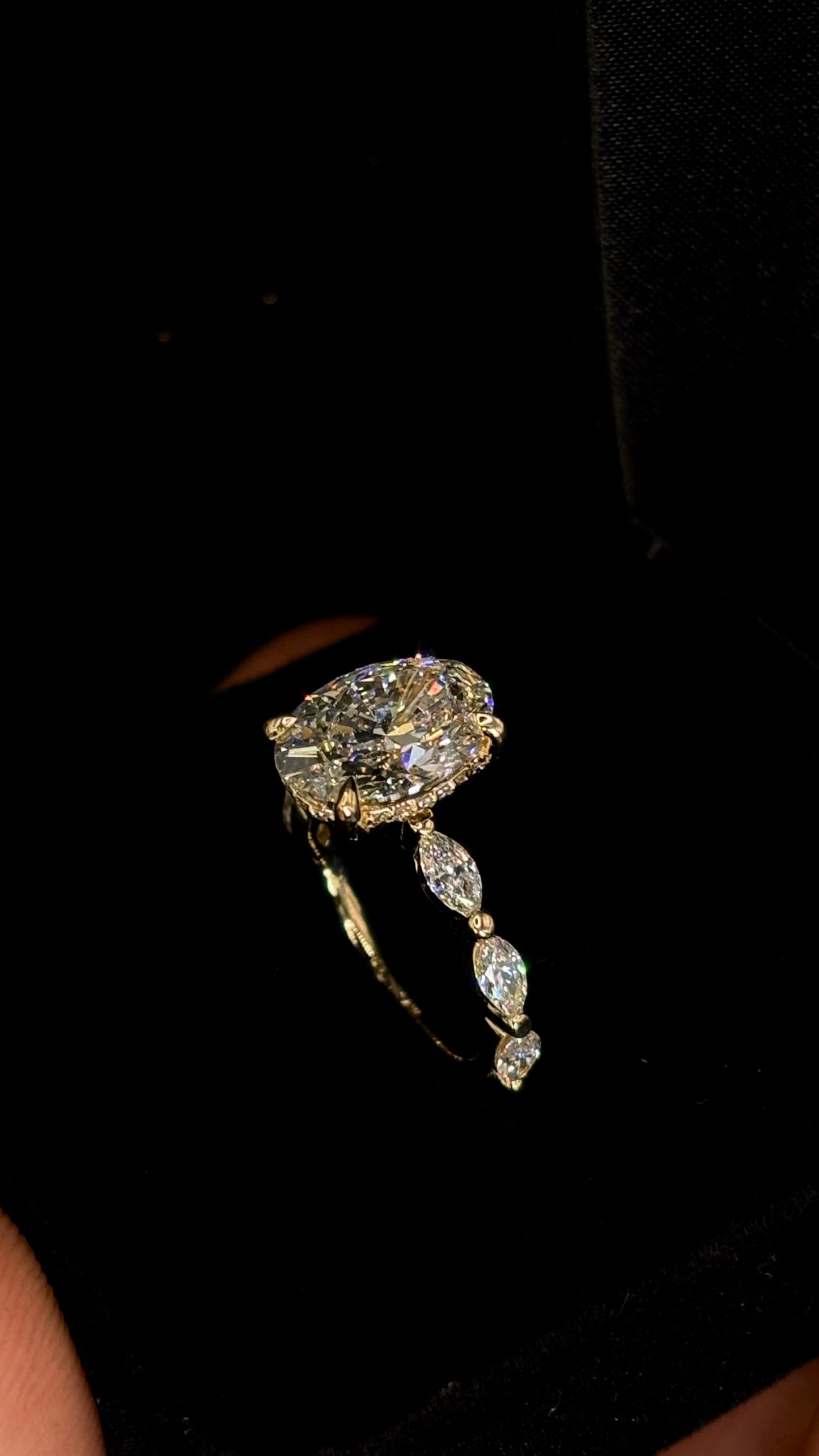 3.00ct Oval Cut (E VS1) Diamond Engagement Ring – IGI Certified · Marquis Shank