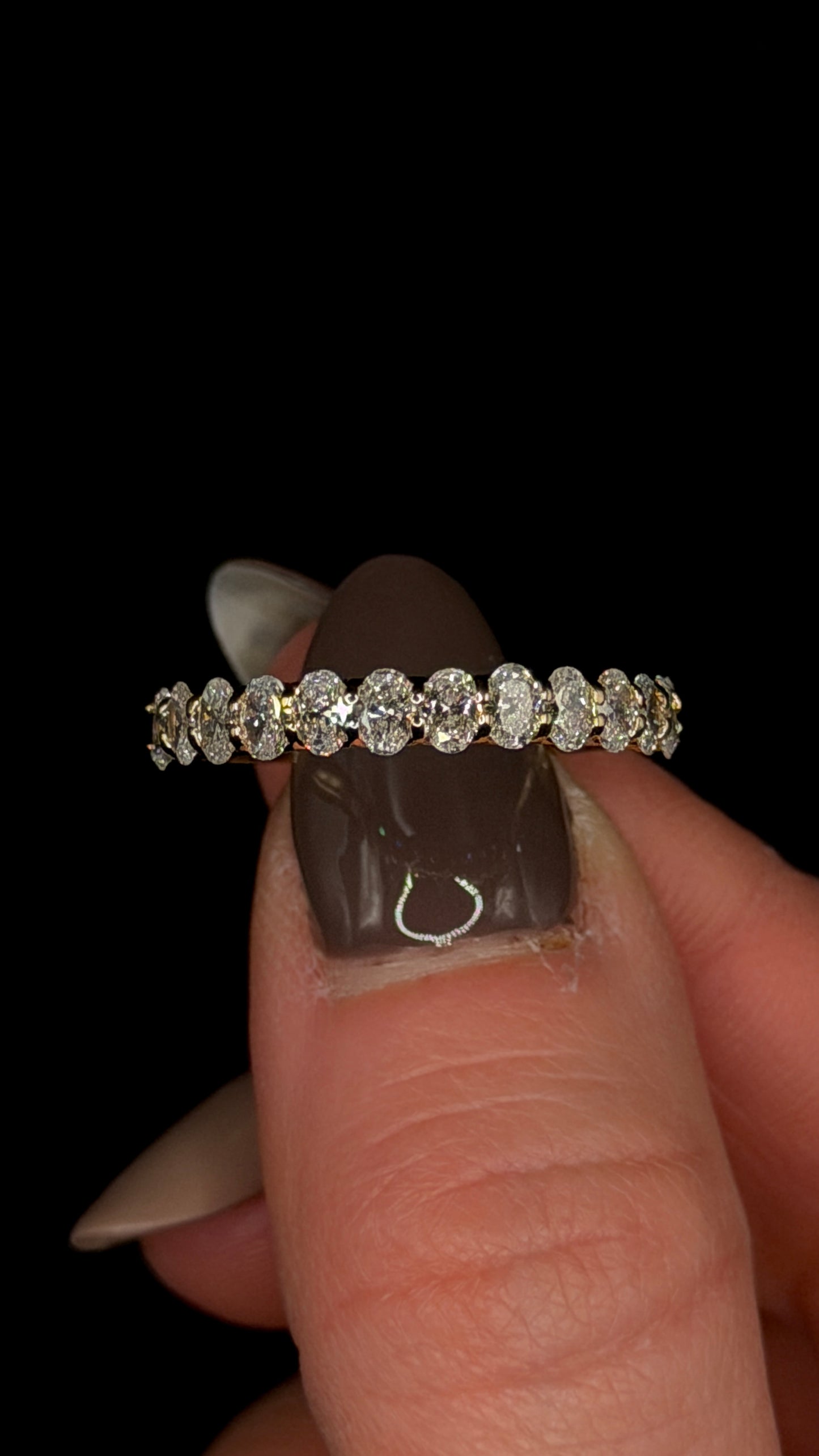 1.40ct Oval Brilliant Cut (VVS) Wedding Band – IGI Certified
