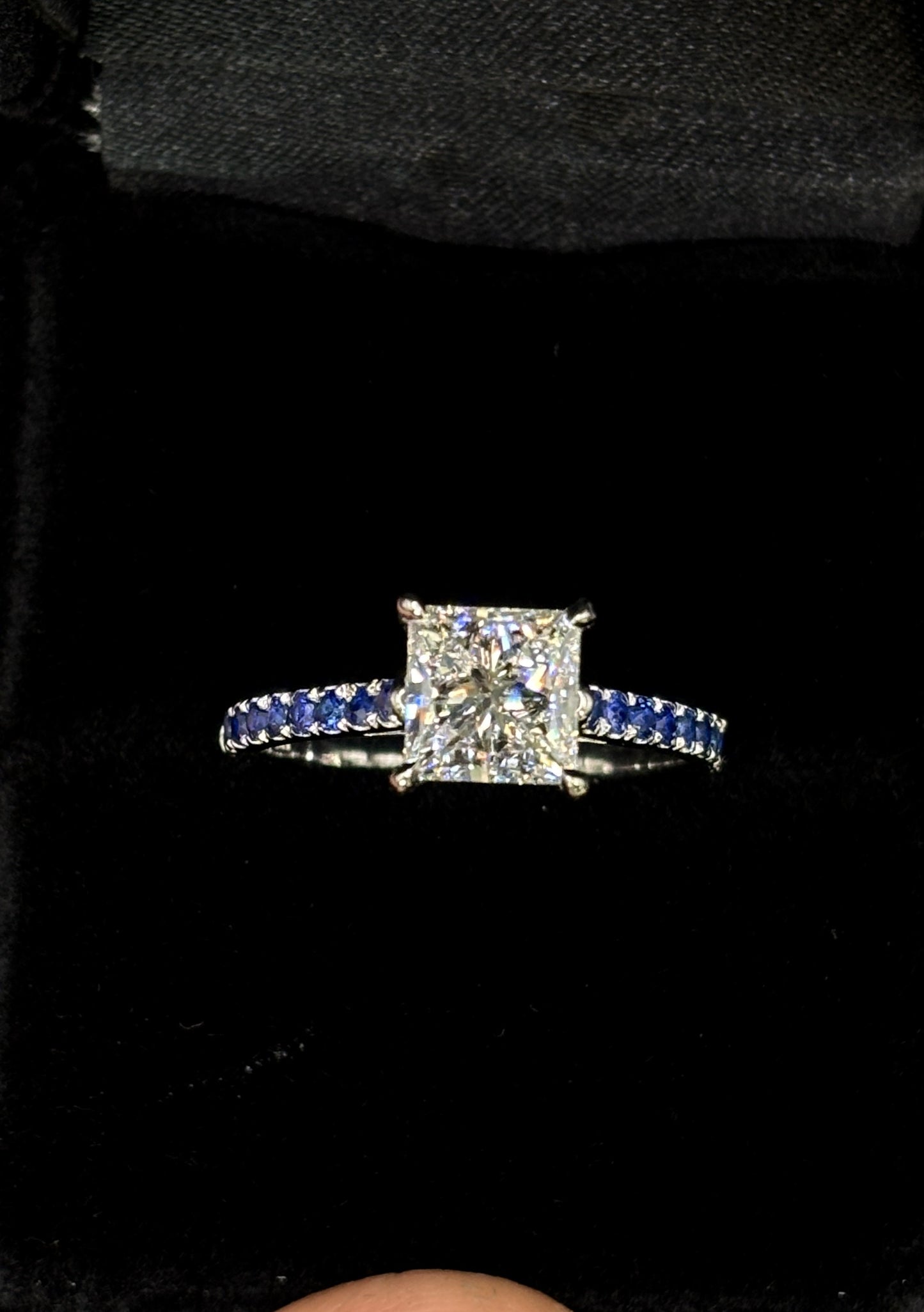 2.00ct Princess Cut (E VVS2) Diamond Engagement Ring – IGI Certified – Natural Sapphire Shank