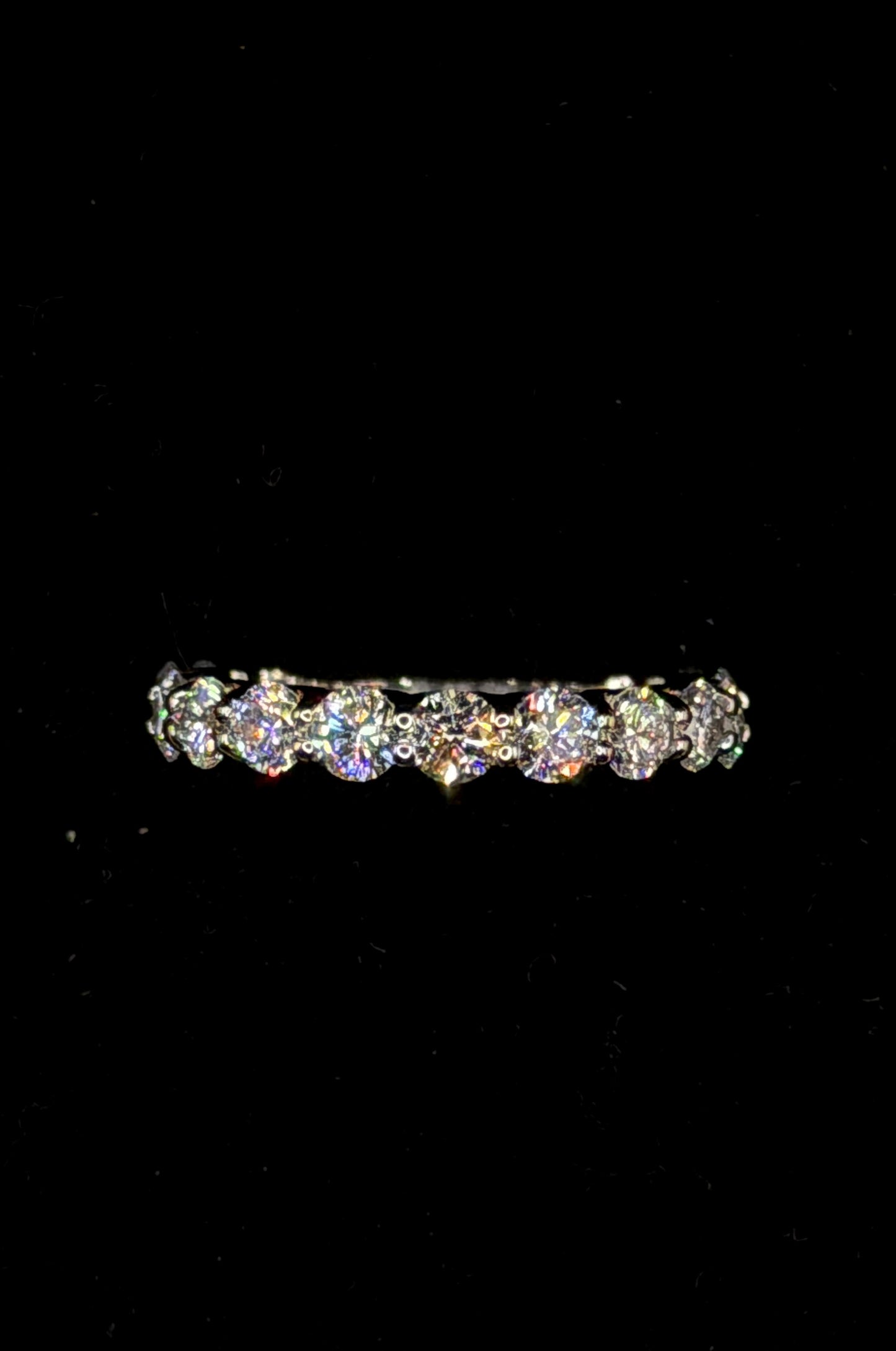 1.50ct Shared Prong Wedding Band β Round VVS Diamonds