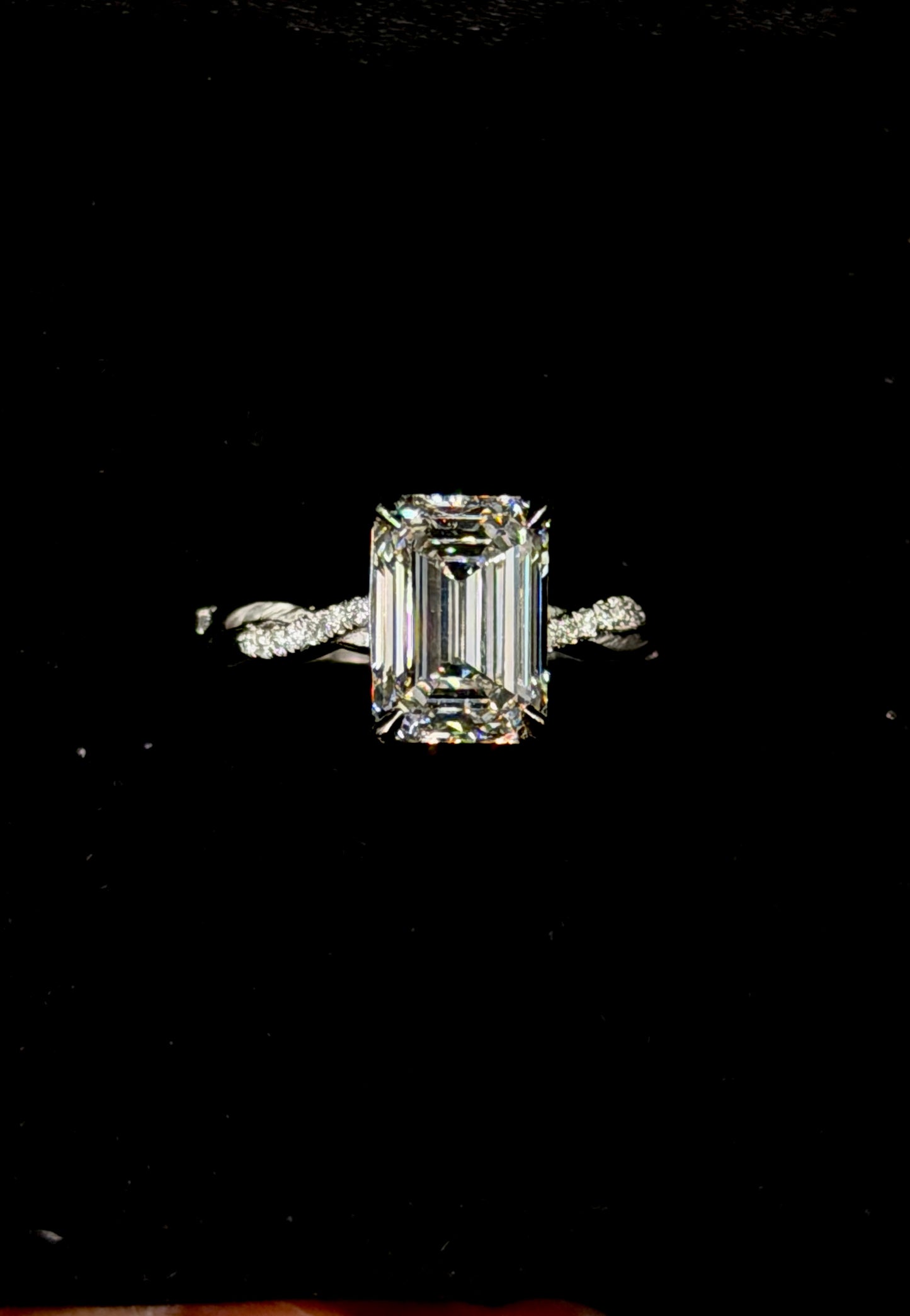 3.00ct Emerald E VS1 Twisted Shank Diamond Ring – IGI Certified