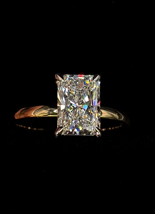 2.00ct Radiant Cut (E VS1) Diamond Engagement Ring – IGI Certified – Two-Tone Solitaire