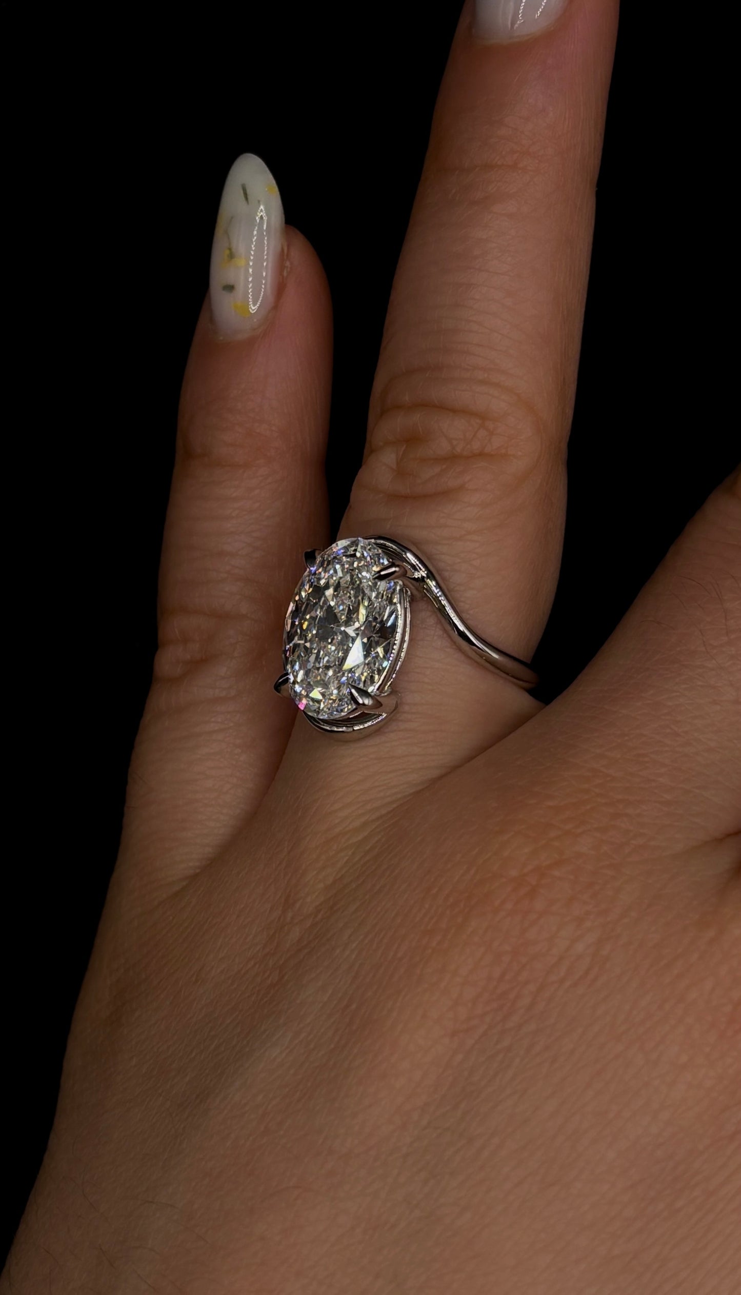 5.00ct Oval Brilliant Cut (D VS1) Diamond Engagement Ring – IGI Certified – Sculptural Bypass Solitaire