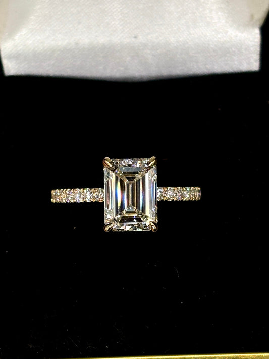 3.00ct Emerald-Cut (E VS1) Diamond Engagement Ring – IGI Certified – Pavé Shank & Hidden Halo