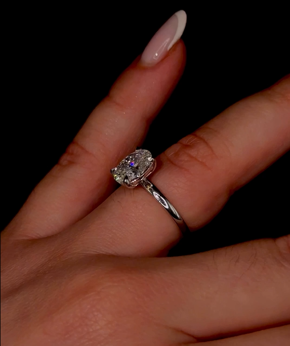 1.50ct Oval Brilliant Cut (E VS1) Engagement Ring – IGI Certified – Classic Solitaire