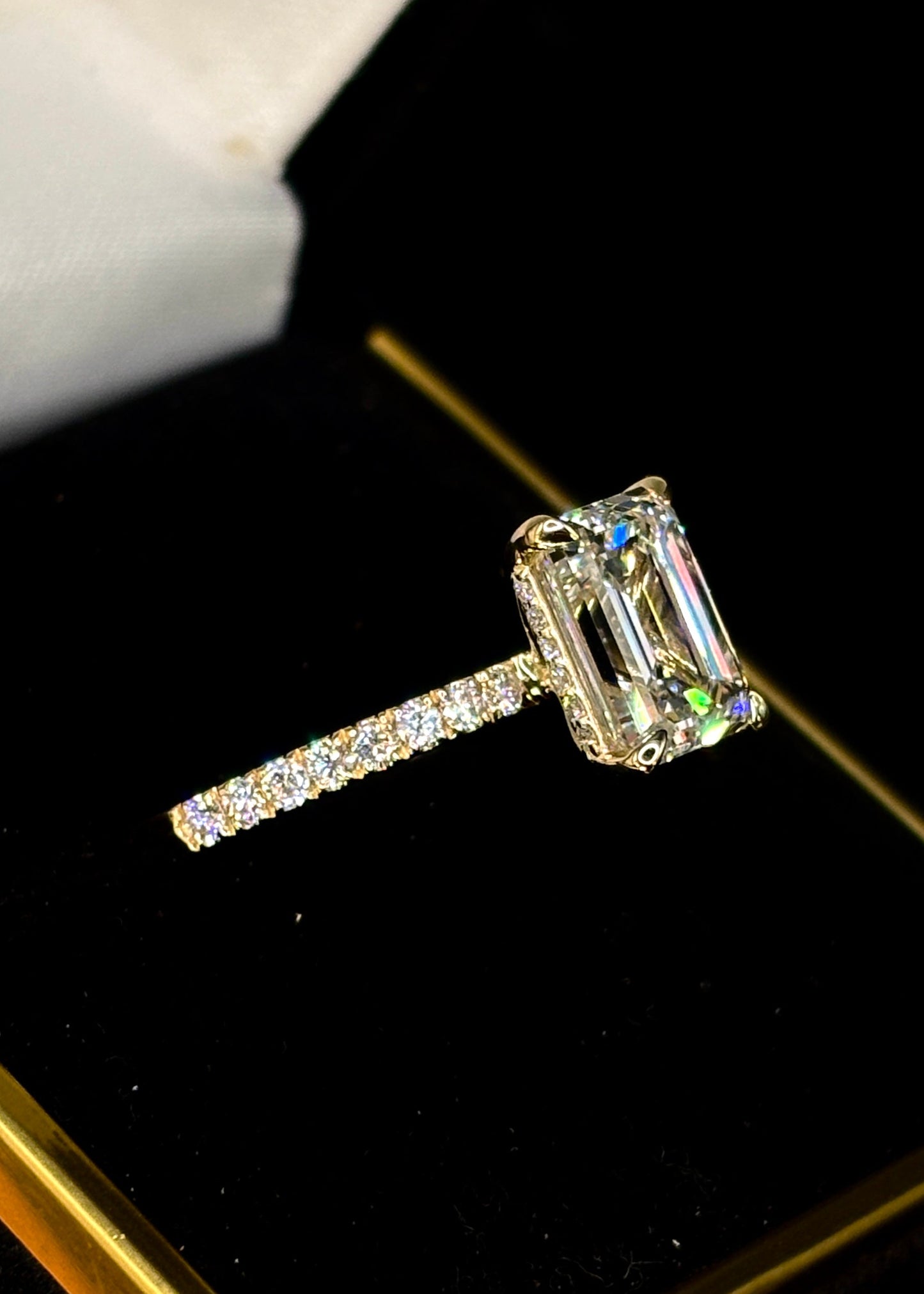 3.00ct Emerald-Cut (E VS1) Diamond Engagement Ring – IGI Certified – Pavé Shank & Hidden Halo