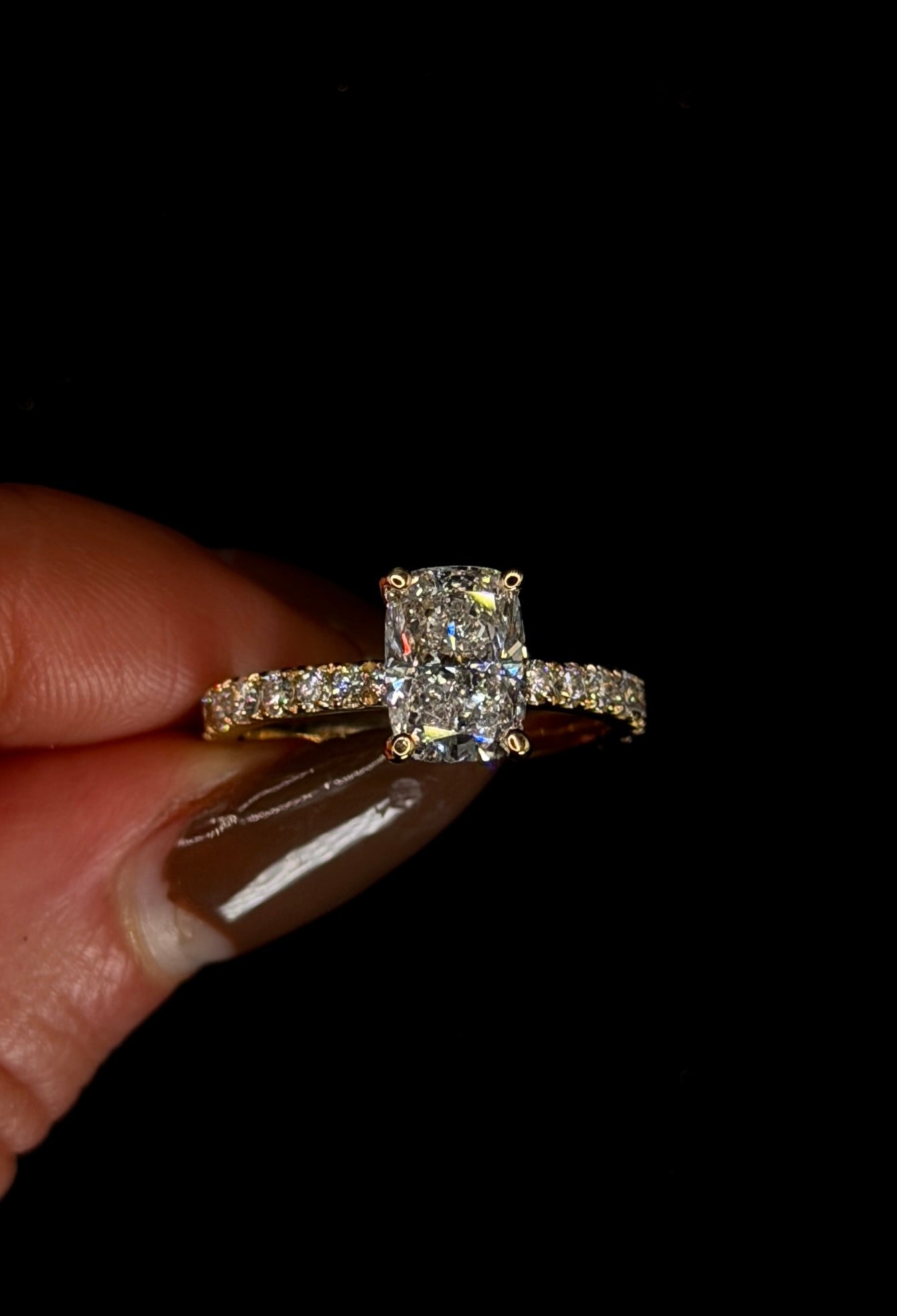 2.00ct Cushion Brilliant Cut (E VVS2) Diamond Engagement Ring – IGI Certified – Diamond Shank