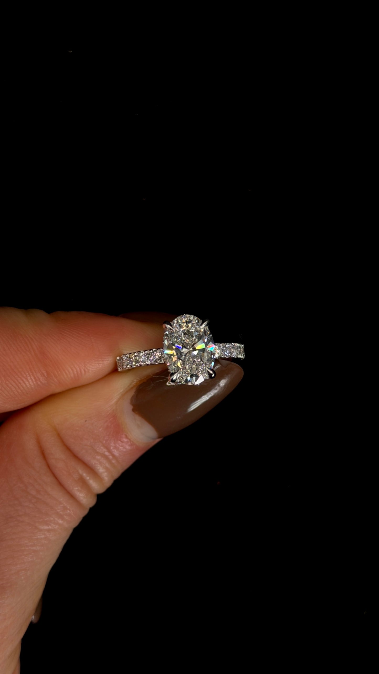 2.00ct Oval Brilliant Cut (E VS1) Diamond Engagement Ring – IGI Certified – Diamond Shank