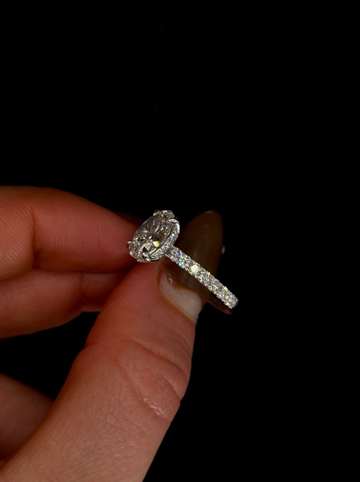 2.00ct Oval Brilliant Cut (E VS1) Diamond Engagement Ring – IGI Certified – Diamond Shank