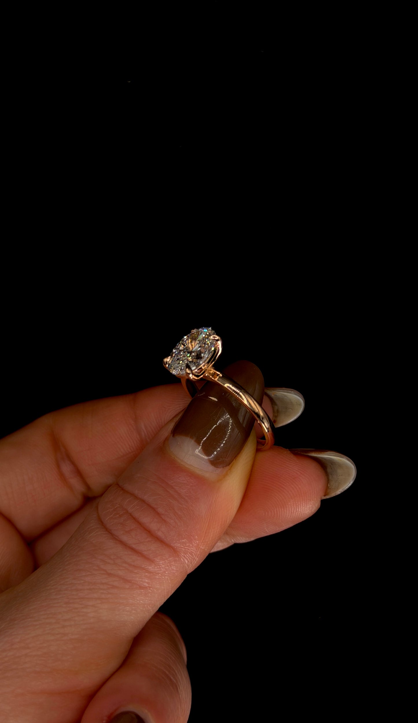 2.00ct Oval Brilliant Cut (D VS1) Diamond Engagement Ring – IGI Certified – Rose Gold Classic