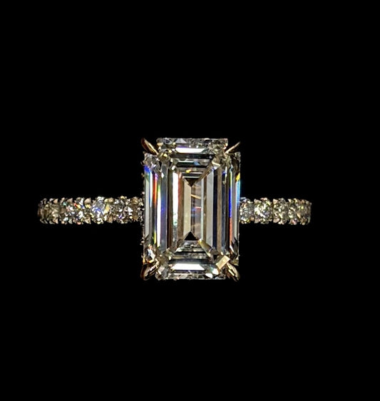 2.50ct Emerald Cut Diamond Engagement Ring – IGI Certified · Halo & Shank Elegance