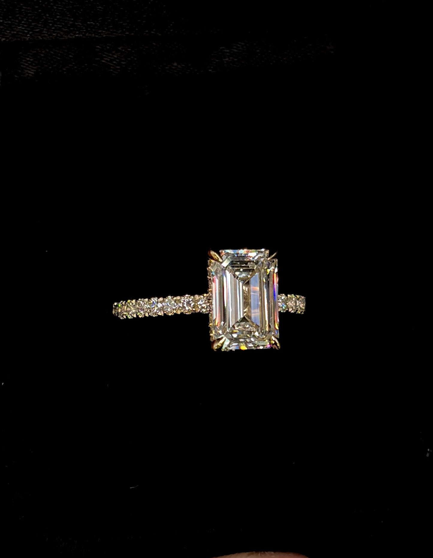 2.50ct Emerald Cut Diamond Engagement Ring – IGI Certified · Halo & Shank Elegance