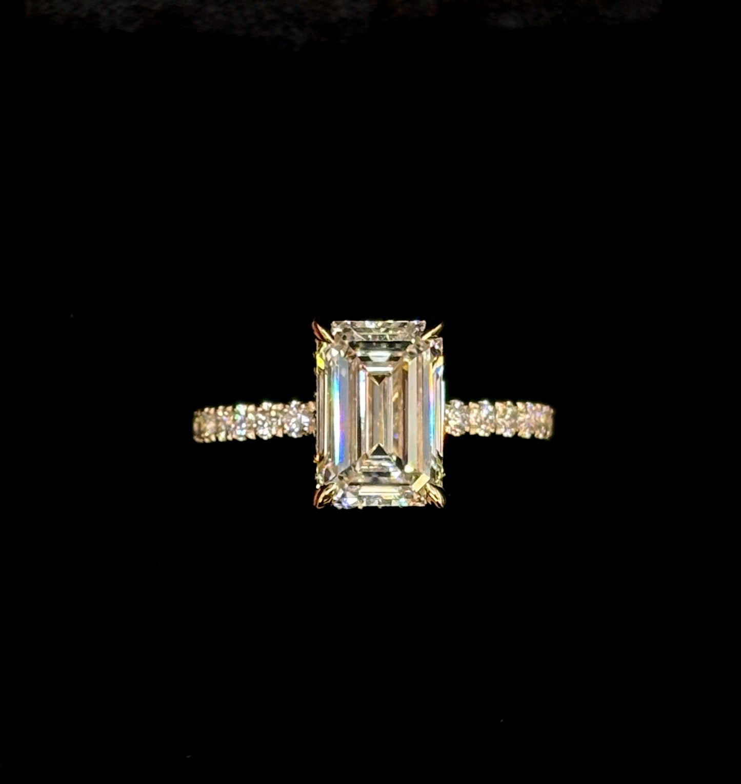 2.50ct Emerald Cut Diamond Engagement Ring – IGI Certified · Halo & Shank Elegance