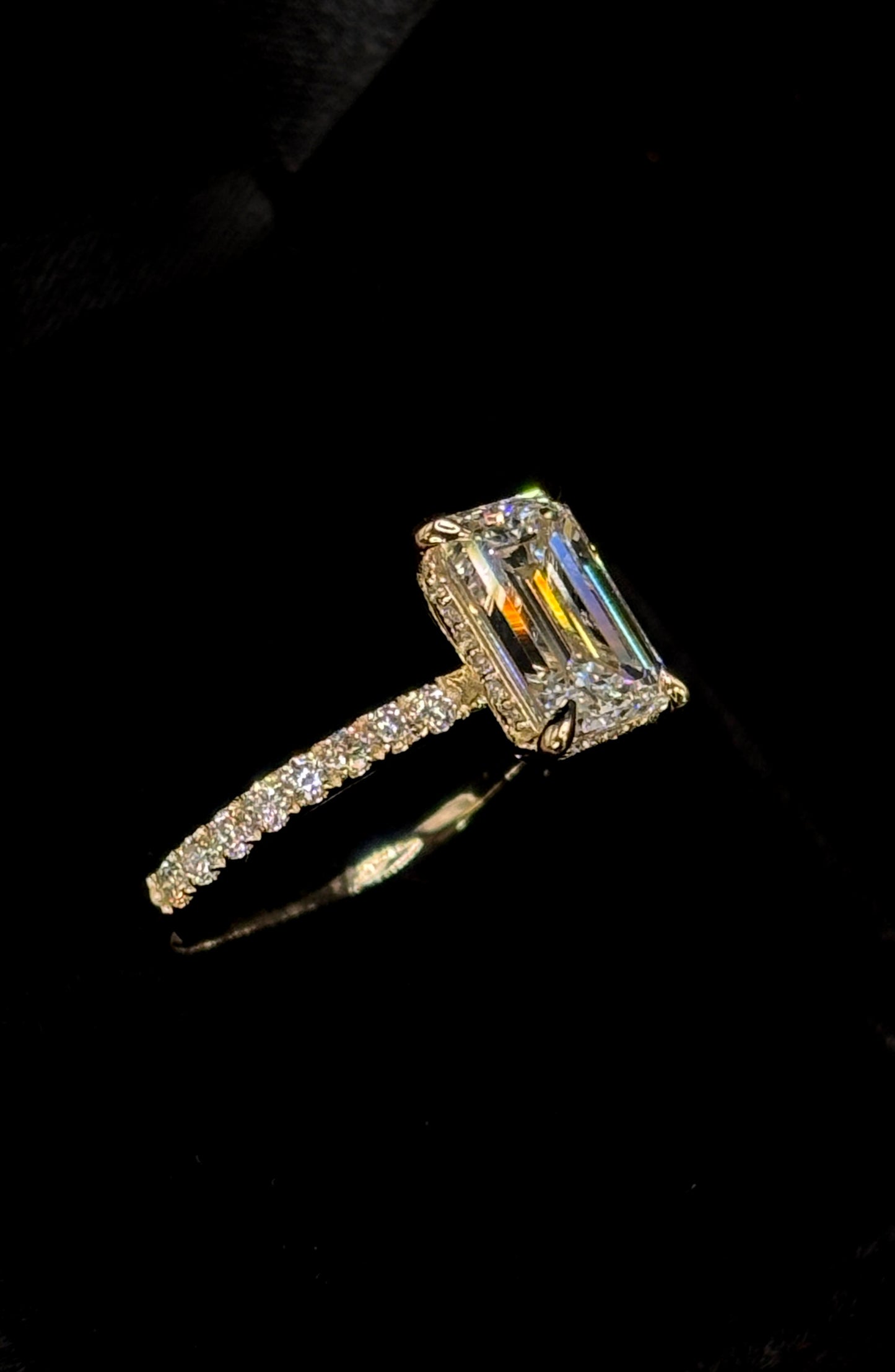2.50ct Emerald Cut Diamond Engagement Ring – IGI Certified · Halo & Shank Elegance