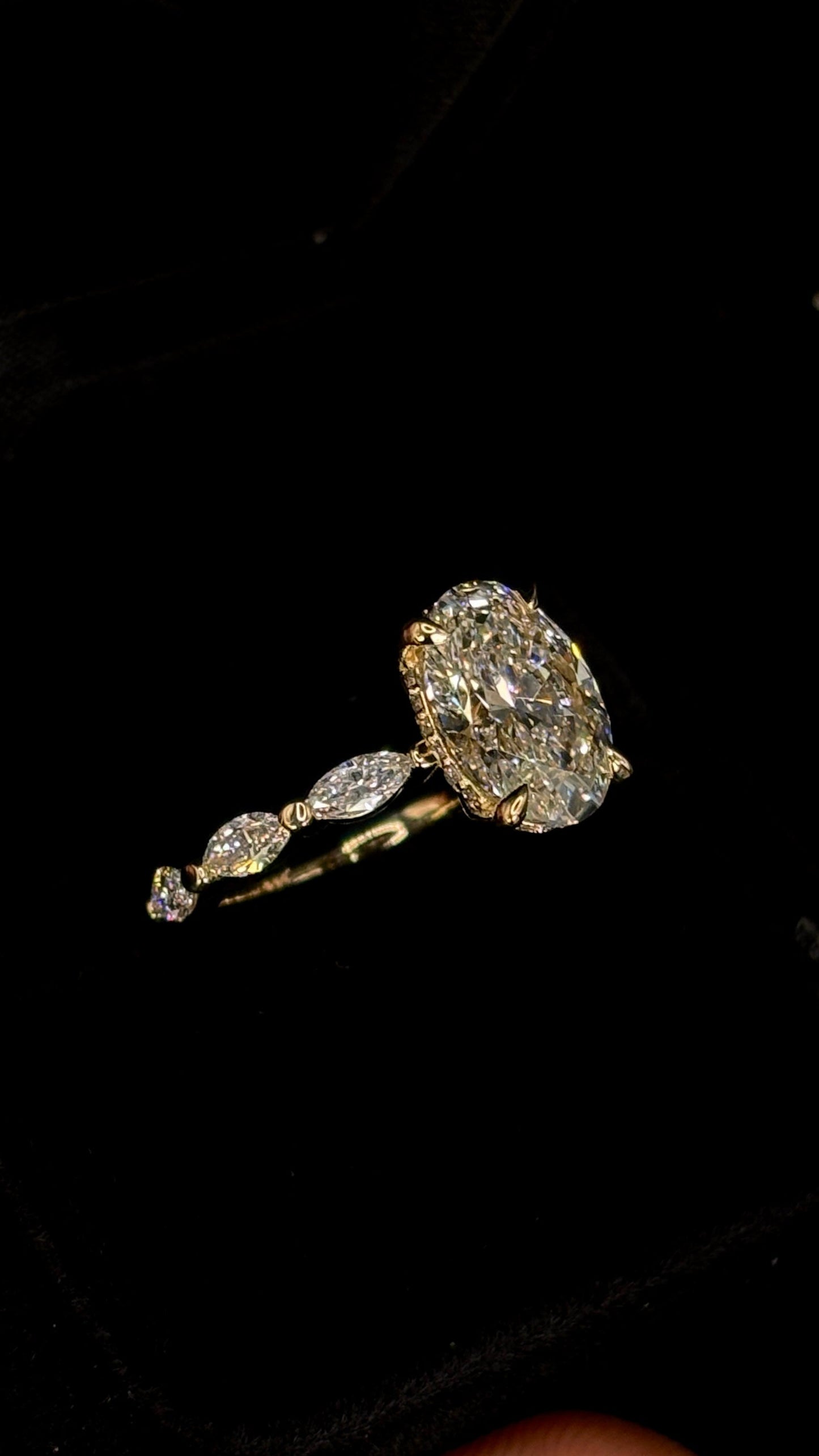 3.00ct Oval Cut (E VS1) Diamond Engagement Ring – IGI Certified · Marquis Shank