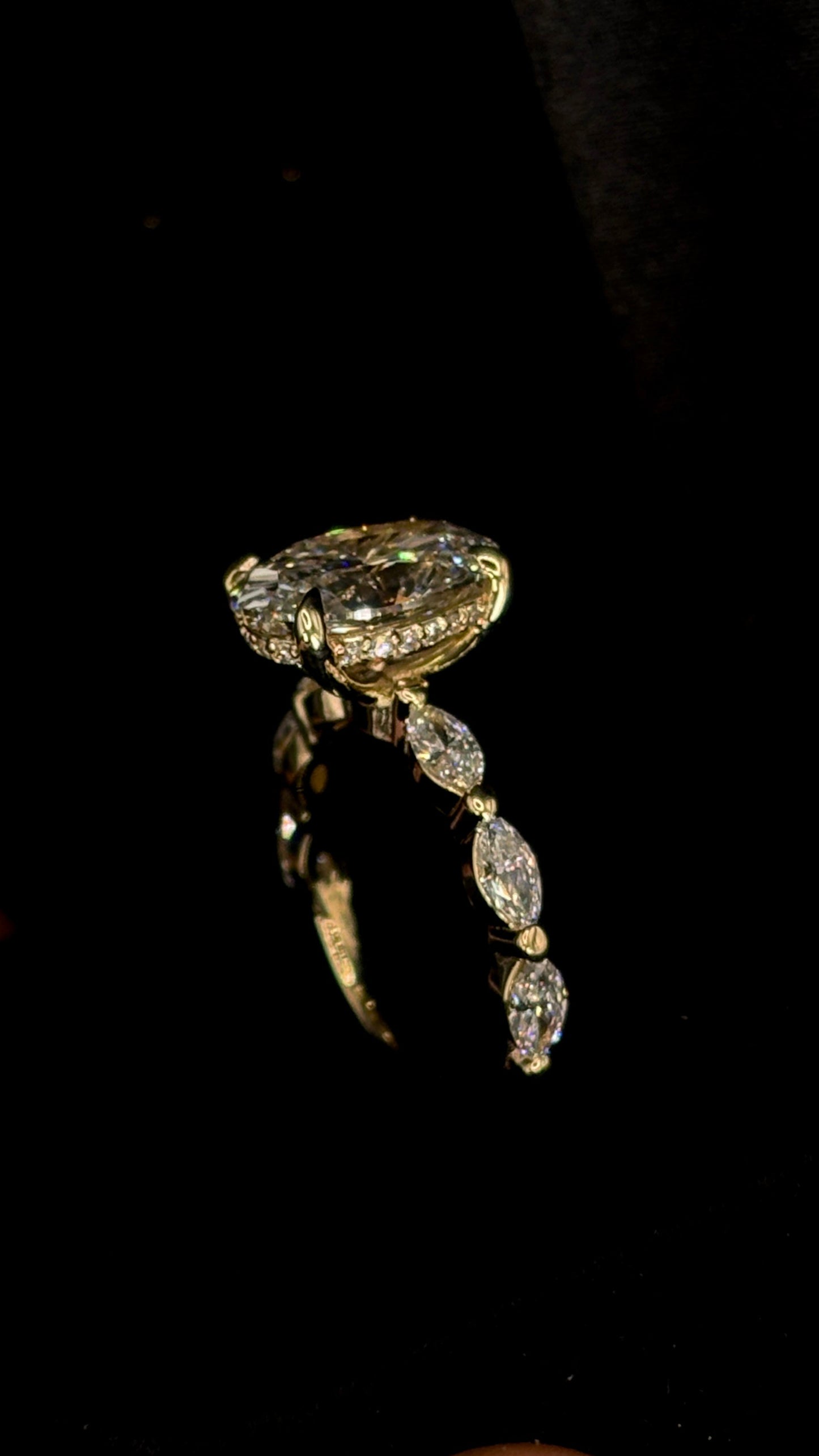 3.00ct Oval Cut (E VS1) Diamond Engagement Ring – IGI Certified · Marquis Shank