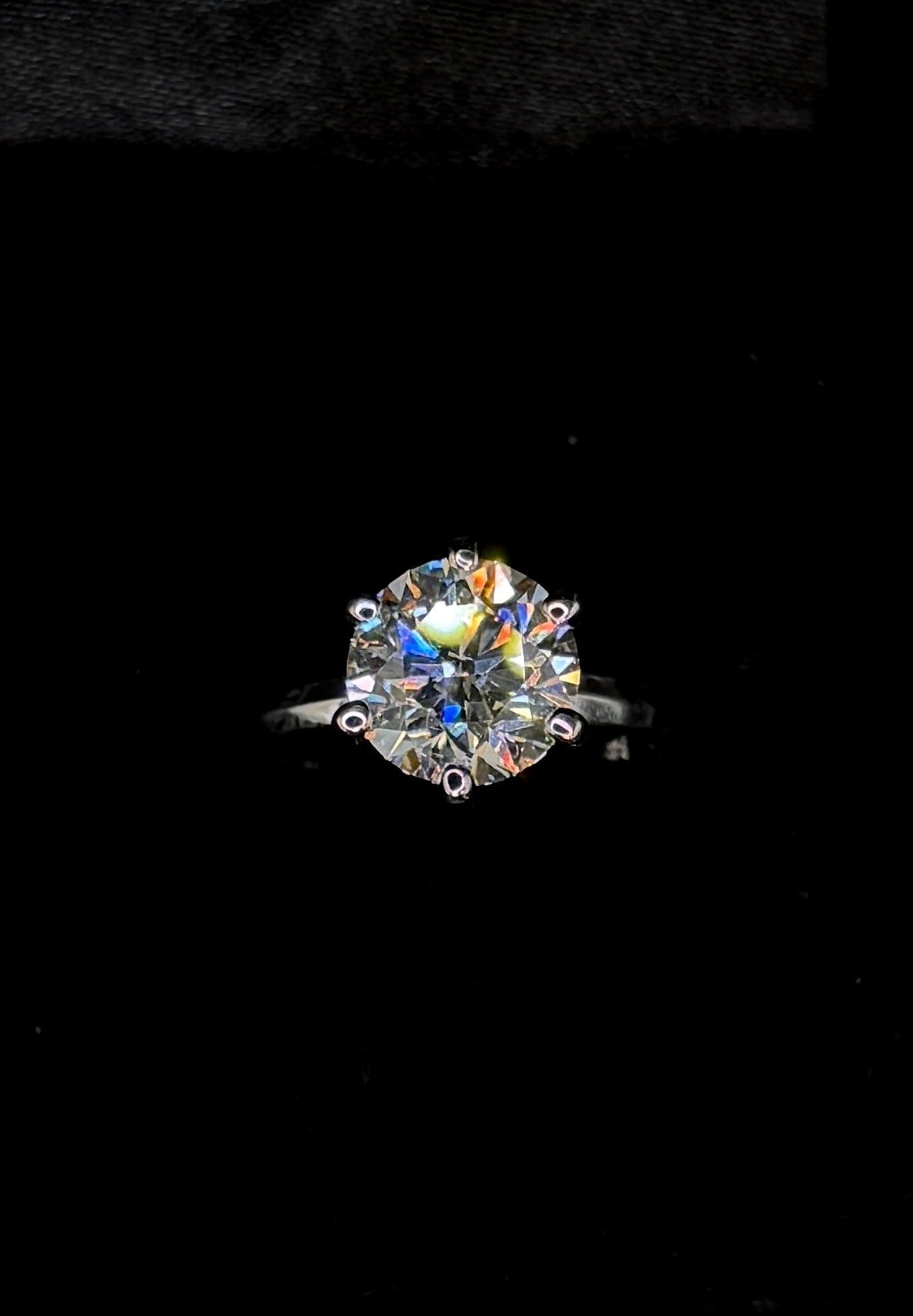 2.00ct Round Brilliant Cut (E VVS1) Diamond Engagement Ring – IGI Certified – Tiffany Style