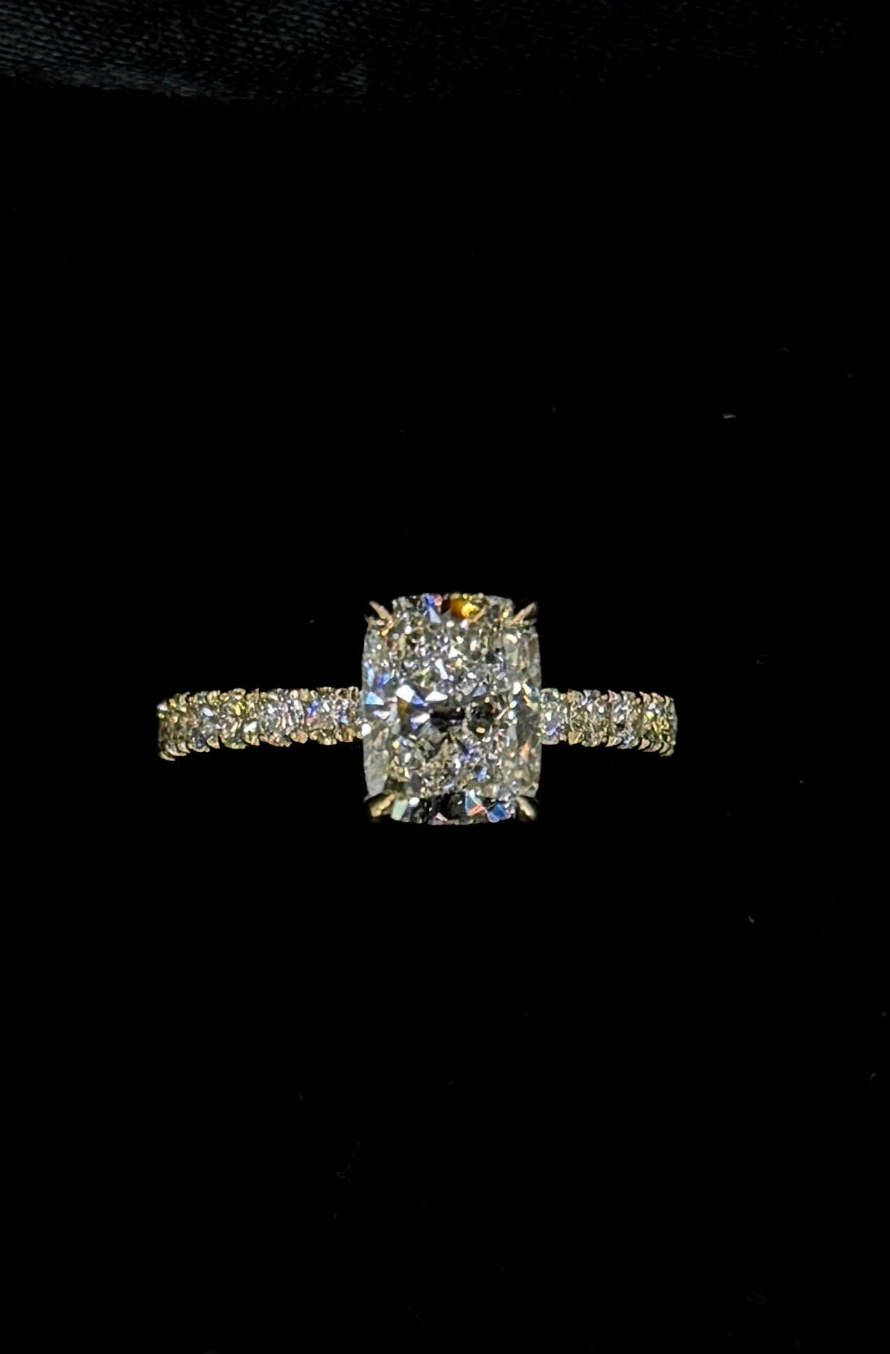 2.00ct Cushion Brilliant Cut (D VS1) Diamond Engagement Ring – IGI Certified – Diamond Shank