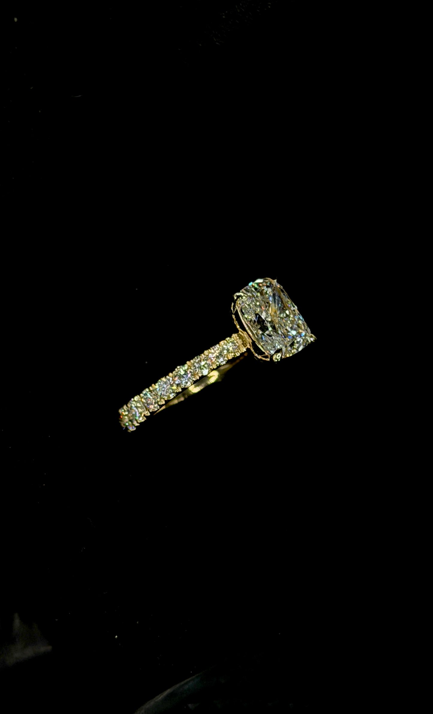 2.00ct Cushion Brilliant Cut (D VS1) Diamond Engagement Ring – IGI Certified – Diamond Shank