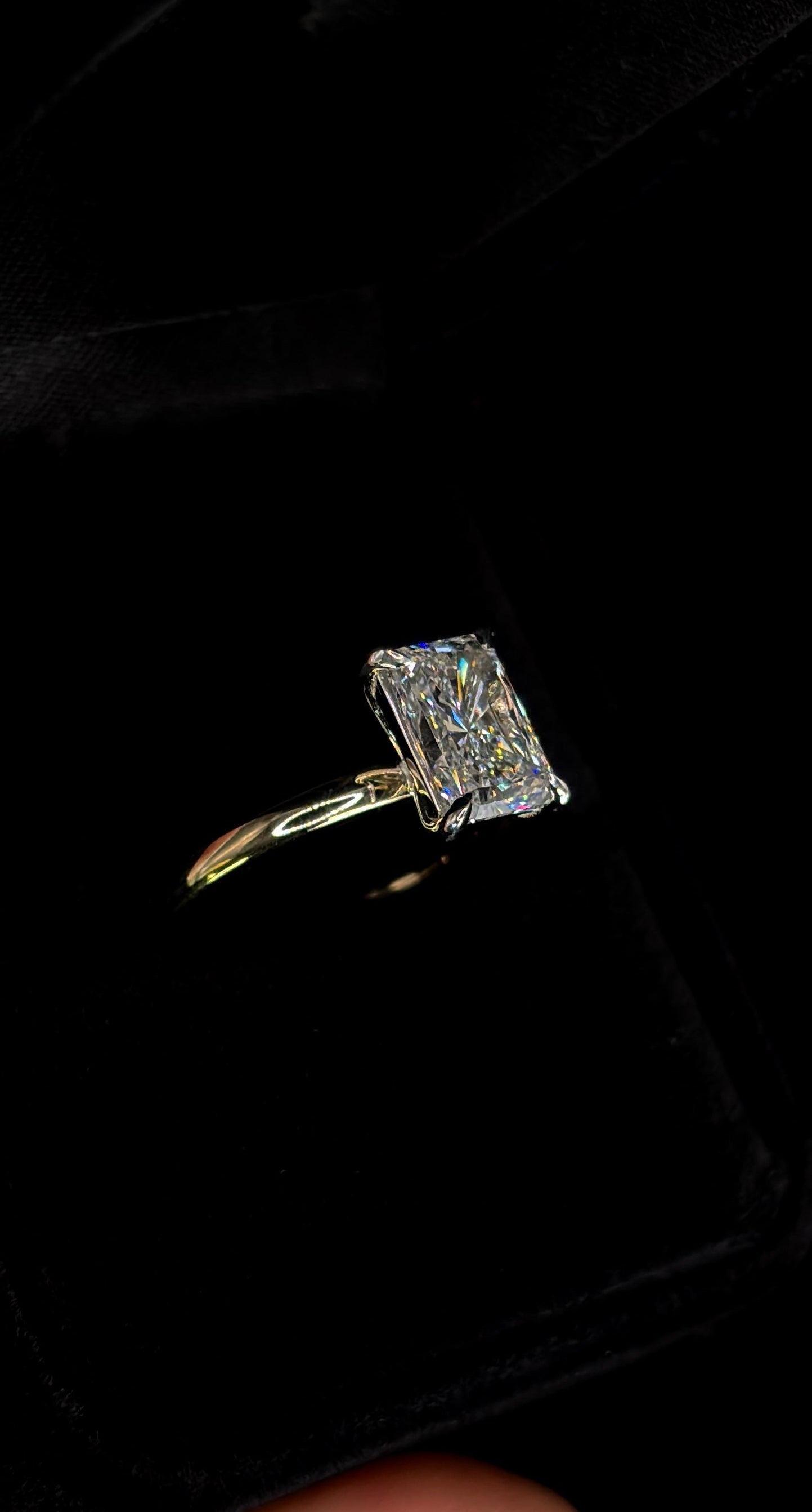 2.00ct Radiant Cut (D VS1) Diamond Engagement Ring – IGI Certified – Two-Tone