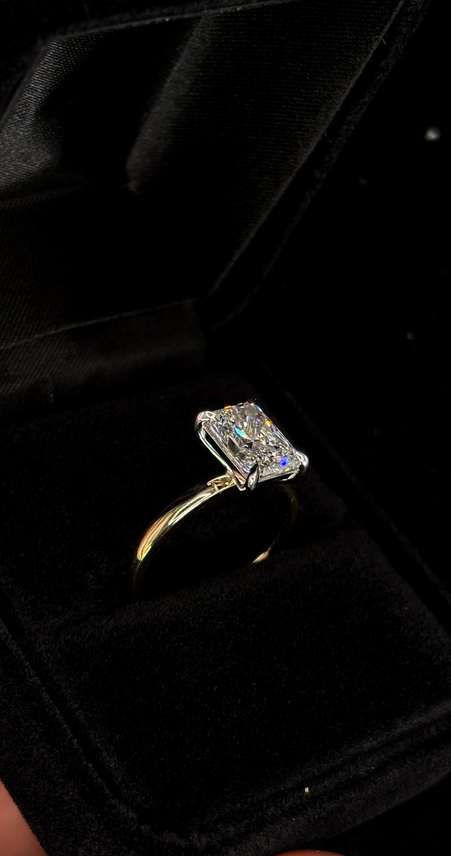 2.00ct Radiant Cut (D VS1) Diamond Engagement Ring – IGI Certified – Two-Tone