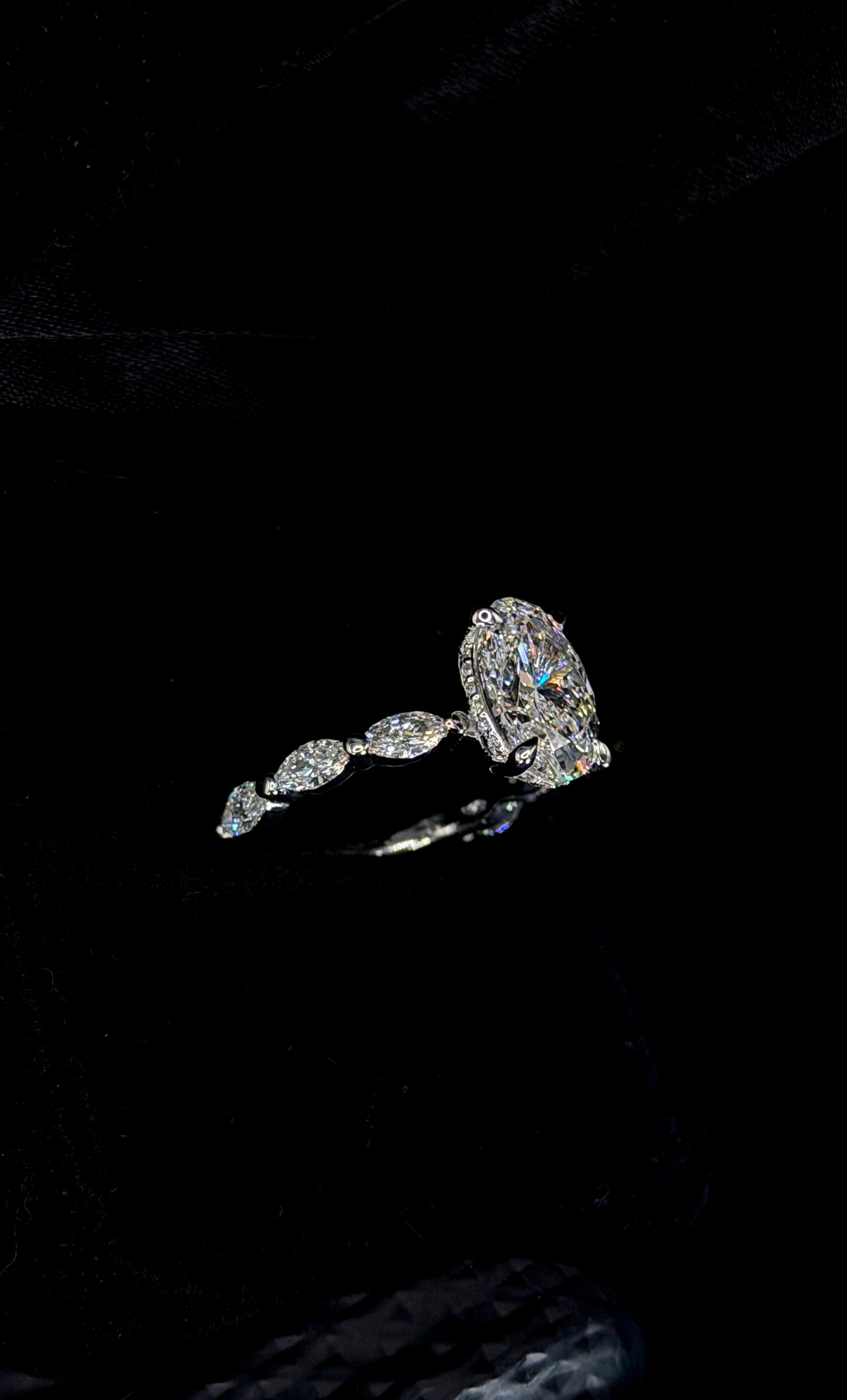 3.00ct Oval Brilliant Cut (E VS1) Diamond Engagement Ring – IGI Certified – Marquise Shank & Hidden Halo