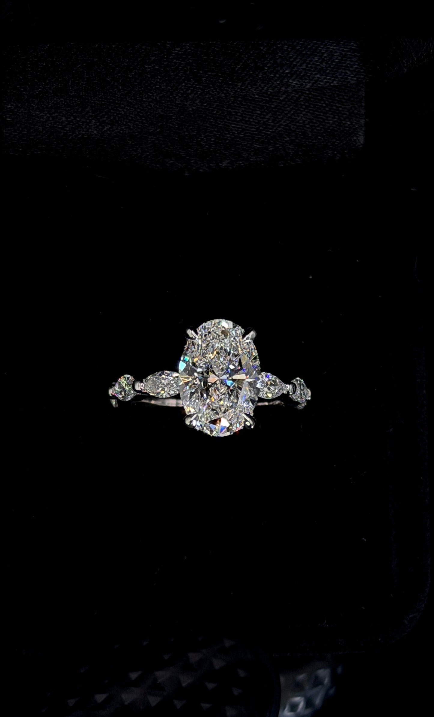 3.00ct Oval Brilliant Cut (E VS1) Diamond Engagement Ring – IGI Certified – Marquise Shank & Hidden Halo