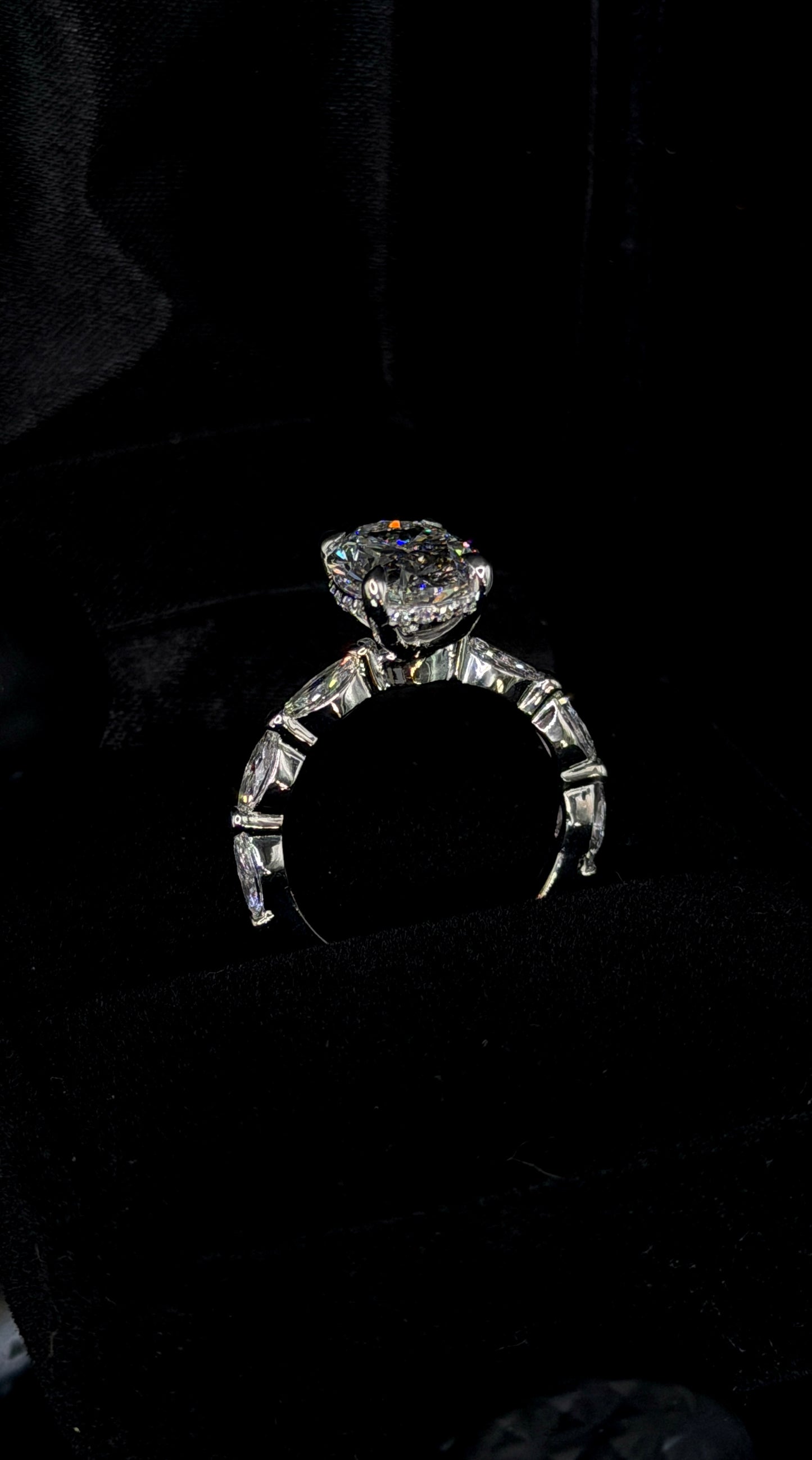 3.00ct Oval Brilliant Cut (E VS1) Diamond Engagement Ring – IGI Certified – Marquise Shank & Hidden Halo