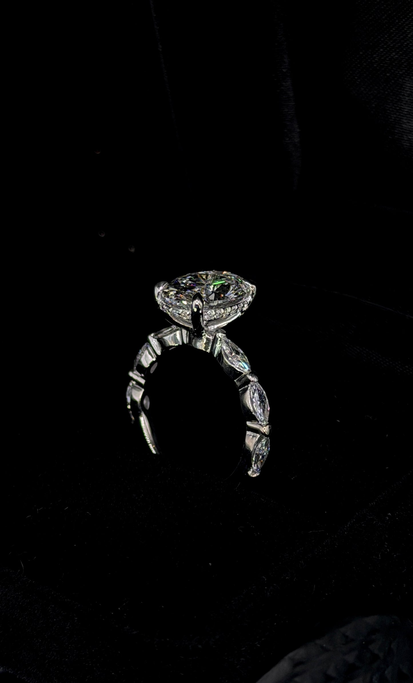 3.00ct Oval Brilliant Cut (E VS1) Diamond Engagement Ring – IGI Certified – Marquise Shank & Hidden Halo