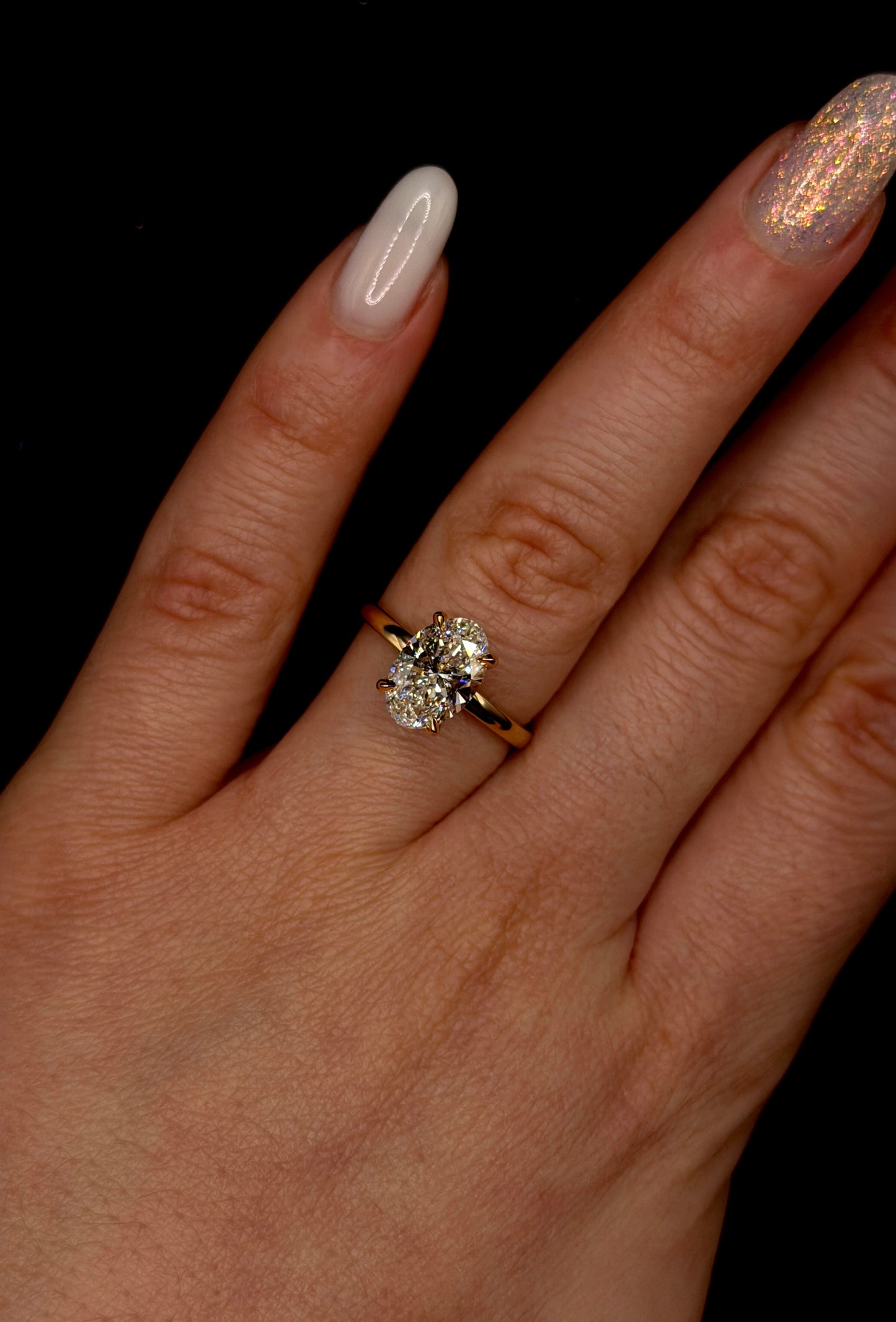 2.00ct Oval Brilliant Cut (D VVS2) Engagement Ring – IGI Certified – Classic Solitaire