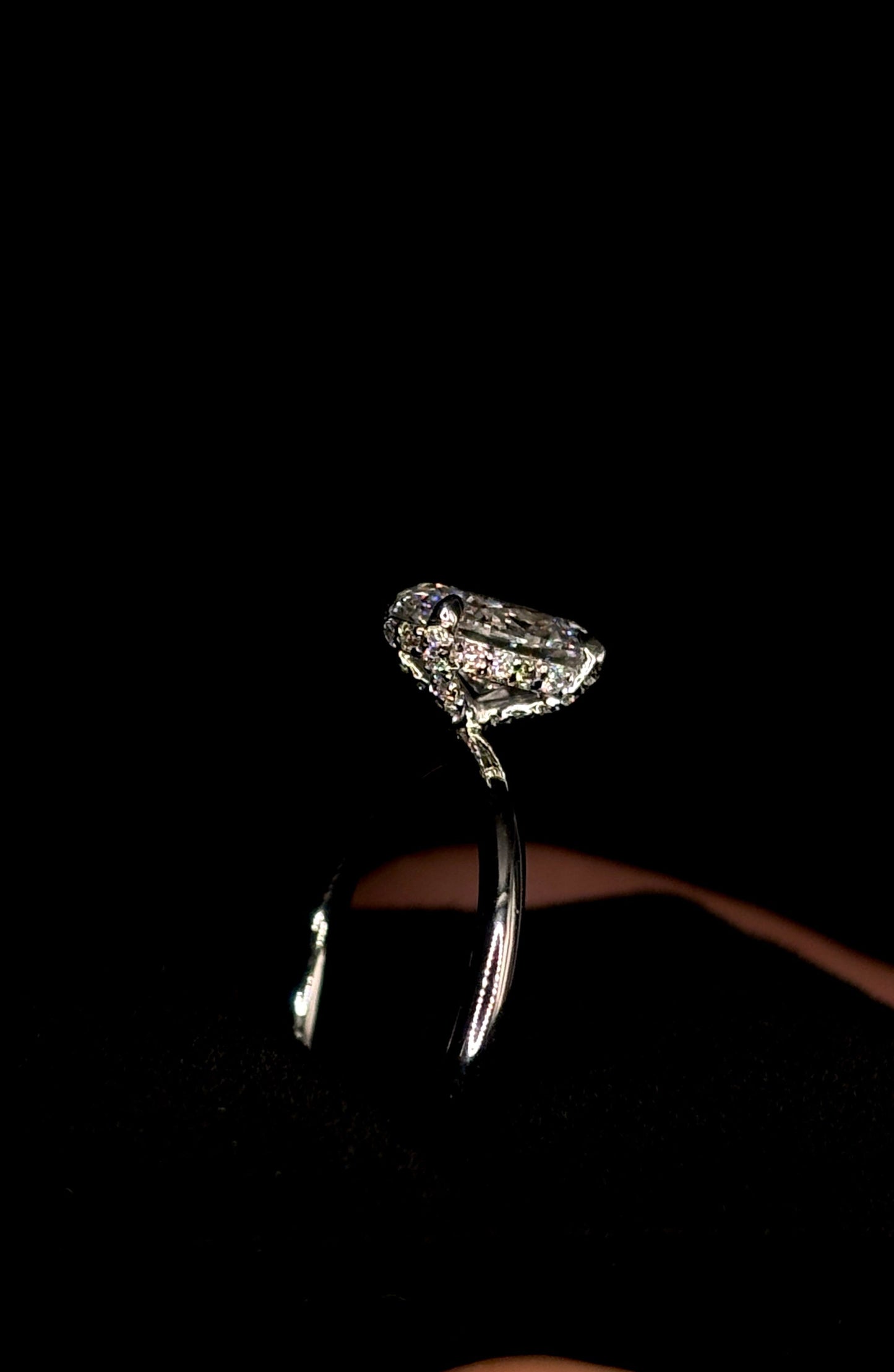 1.00ct Oval Cut (D VS1) Diamond Engagement Ring – Hidden Halo & Diamond Prongs