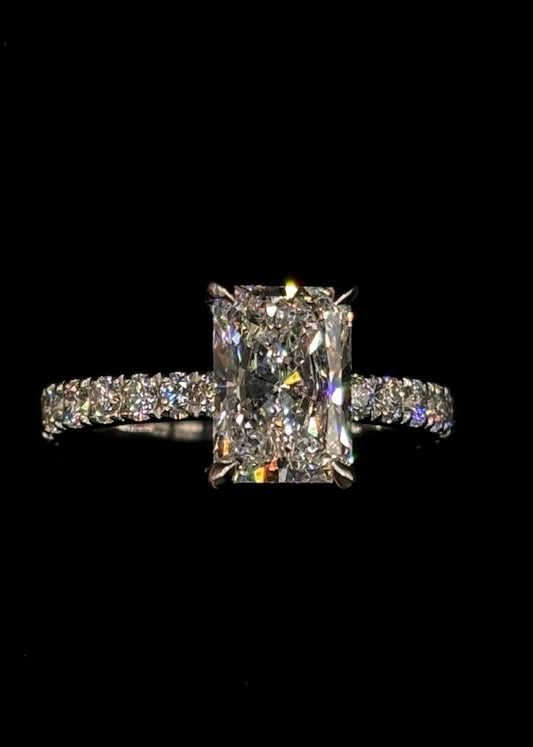 2.00ct Radiant Cut (E VVS2) Engagement Ring – IGI Certified – Tapered Diamond Shank