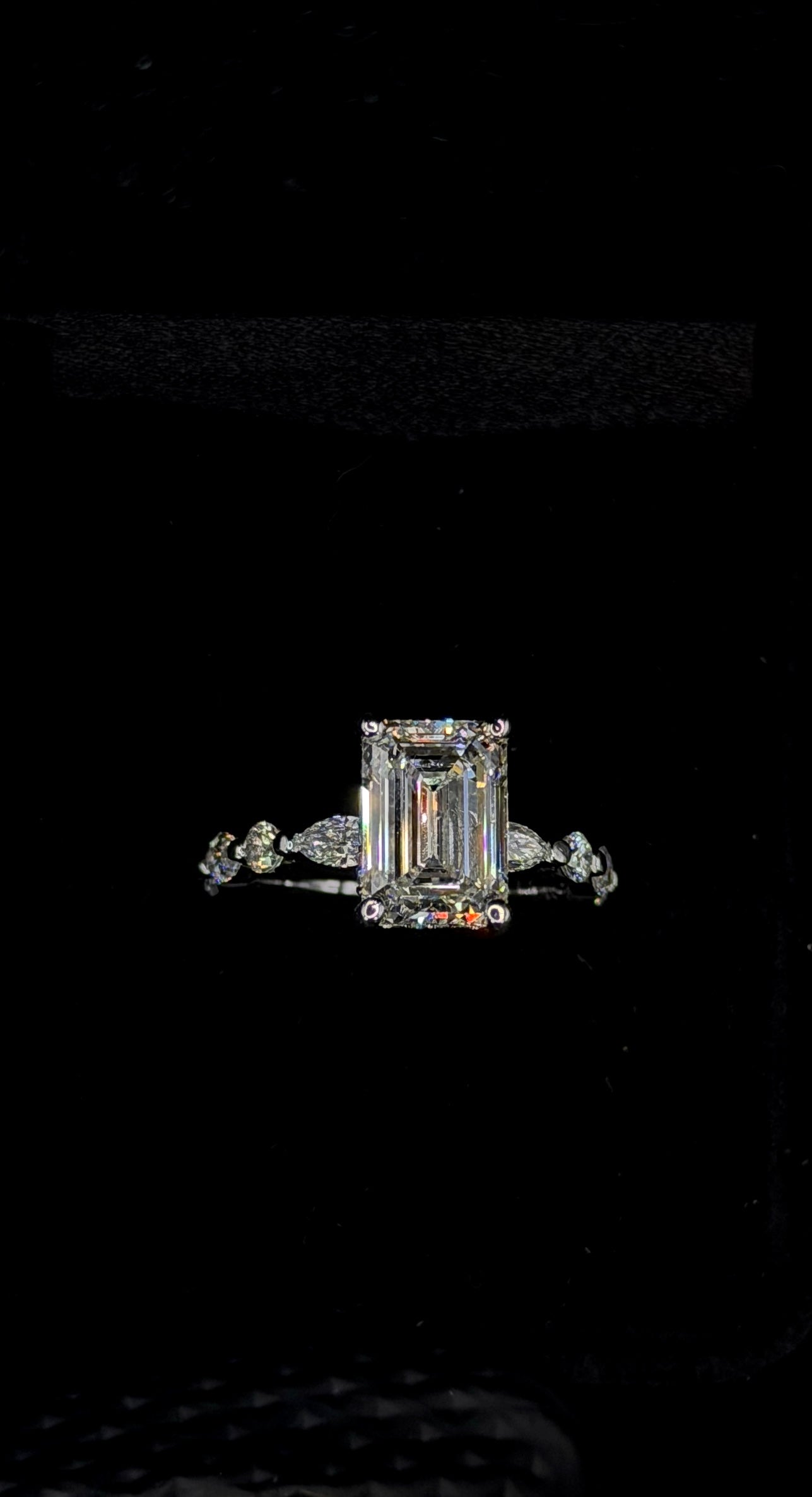 3.00ct Emerald Cut (D VS1) Engagement Ring – IGI Certified – Round & Marquise Shank