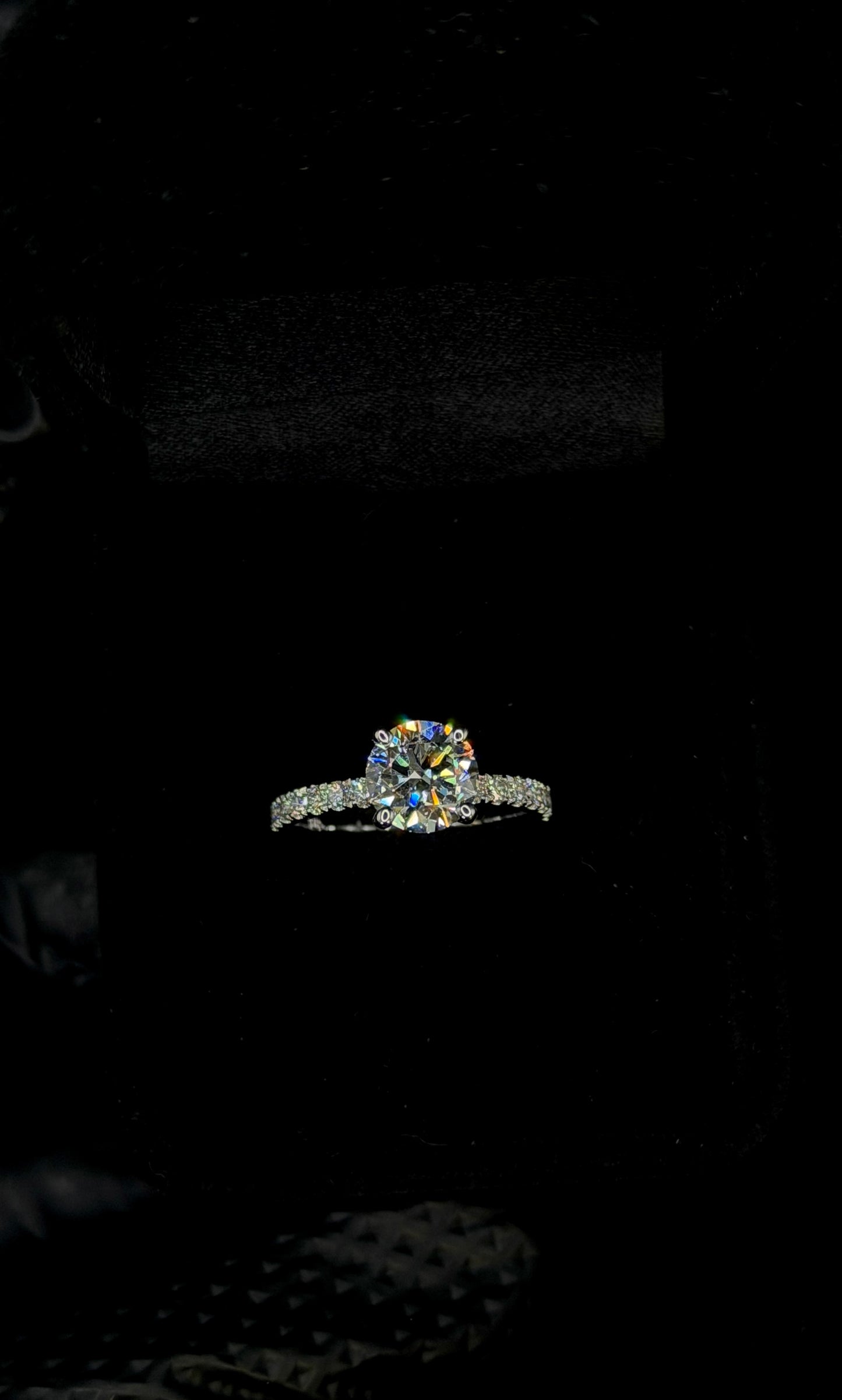 1.50ct Round Brilliant Cut (E VVS2) Engagement Ring – IGI Certified – Diamond Shank