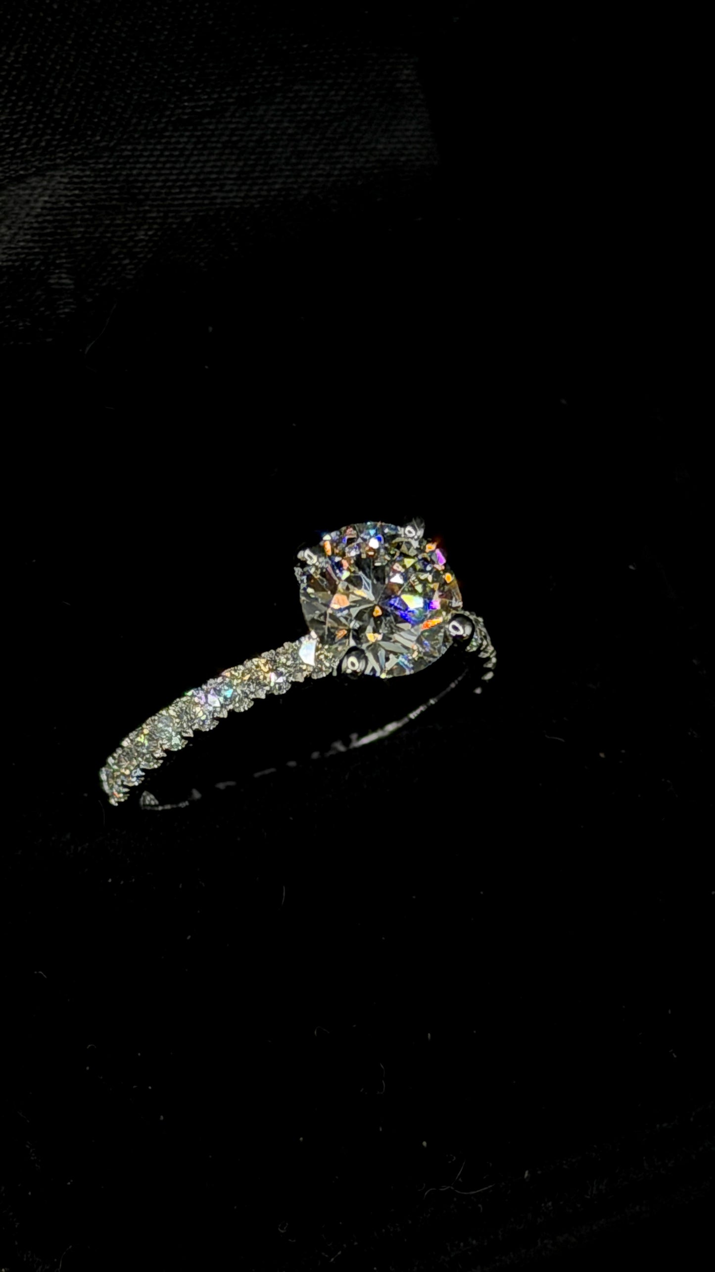 1.50ct Round Brilliant Cut (E VVS2) Engagement Ring – IGI Certified – Diamond Shank