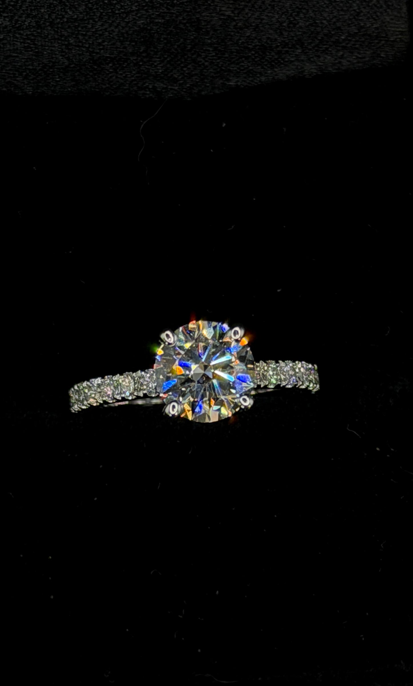1.50ct Round Brilliant Cut (E VVS2) Engagement Ring – IGI Certified – Diamond Shank