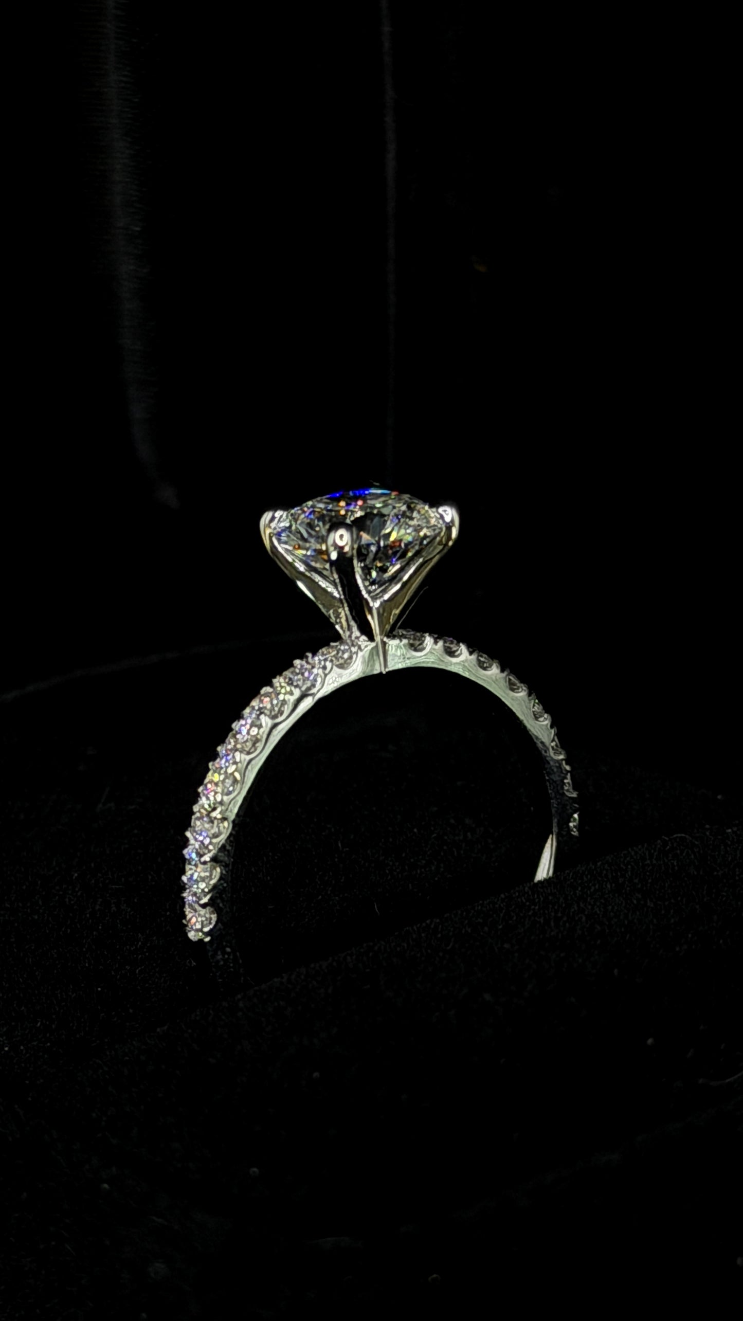 1.50ct Round Brilliant Cut (E VVS2) Engagement Ring – IGI Certified – Diamond Shank
