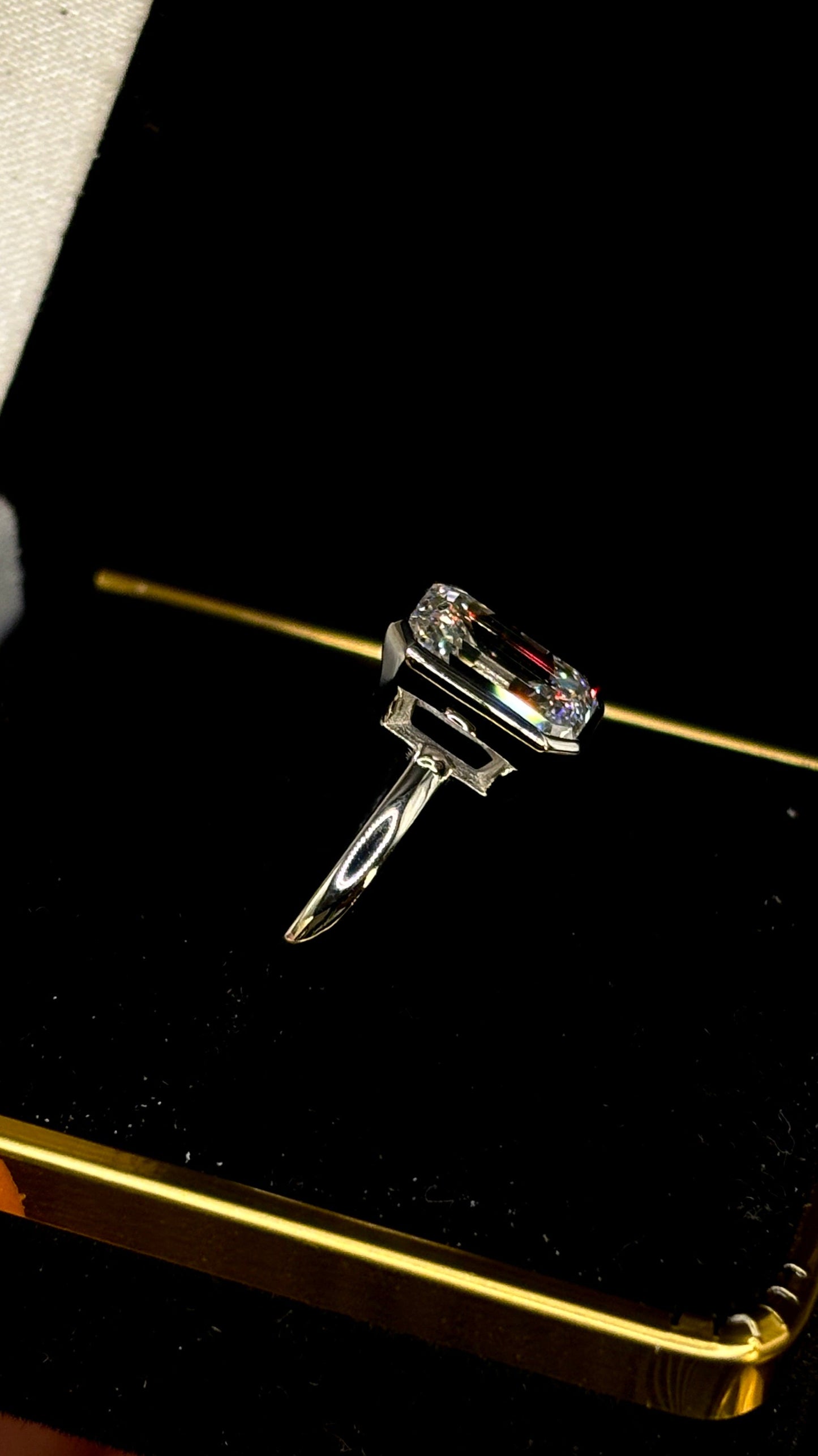 2.00ct Emerald Cut (E VS1) Diamond Engagement Ring – IGI Certified · Bezel Solitaire Elegance
