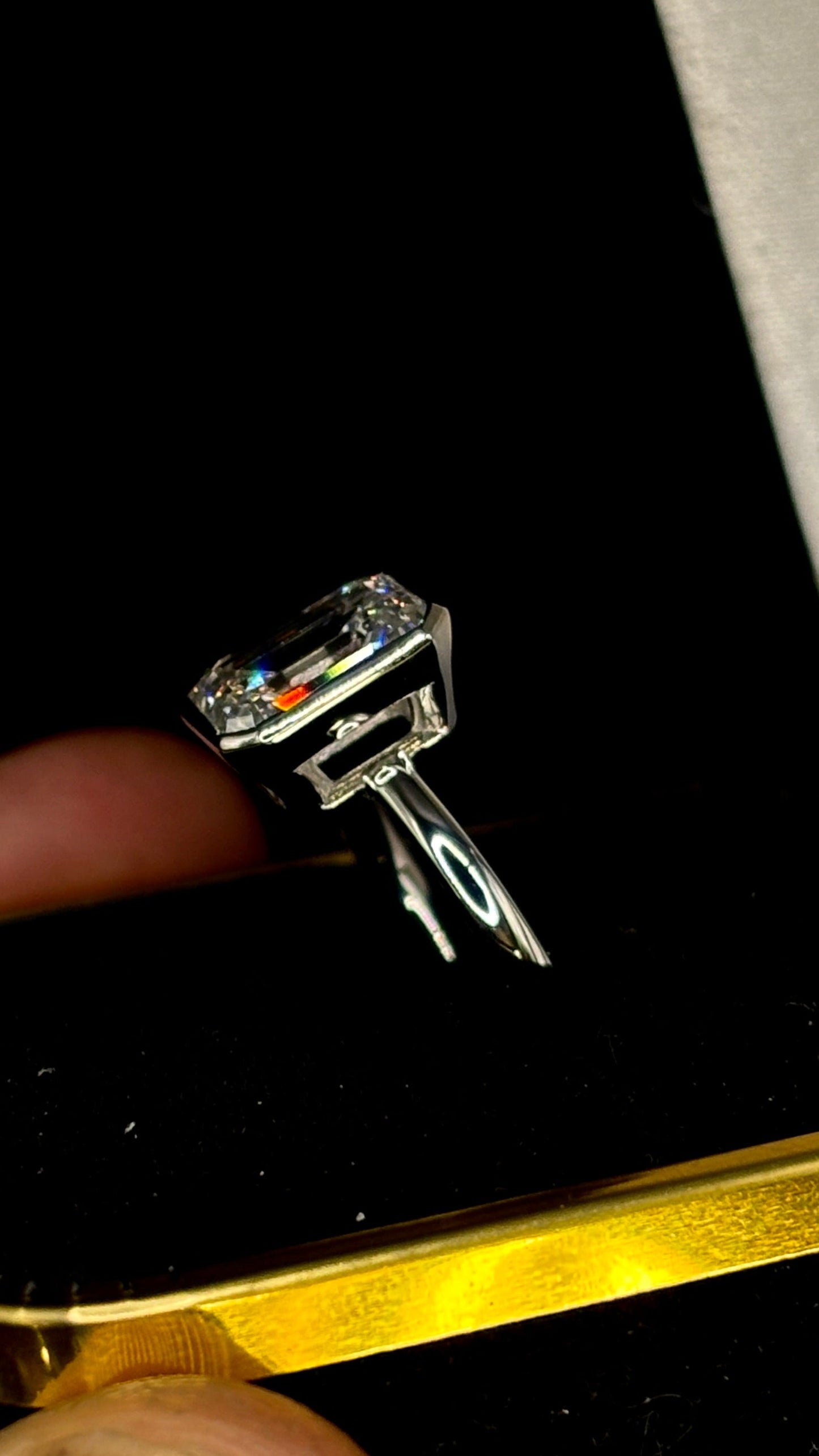 2.00ct Emerald Cut (E VS1) Diamond Engagement Ring – IGI Certified · Bezel Solitaire Elegance