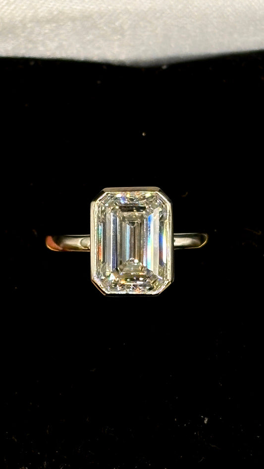 2.00ct Emerald Cut (E VS1) Diamond Engagement Ring – IGI Certified · Bezel Solitaire Elegance