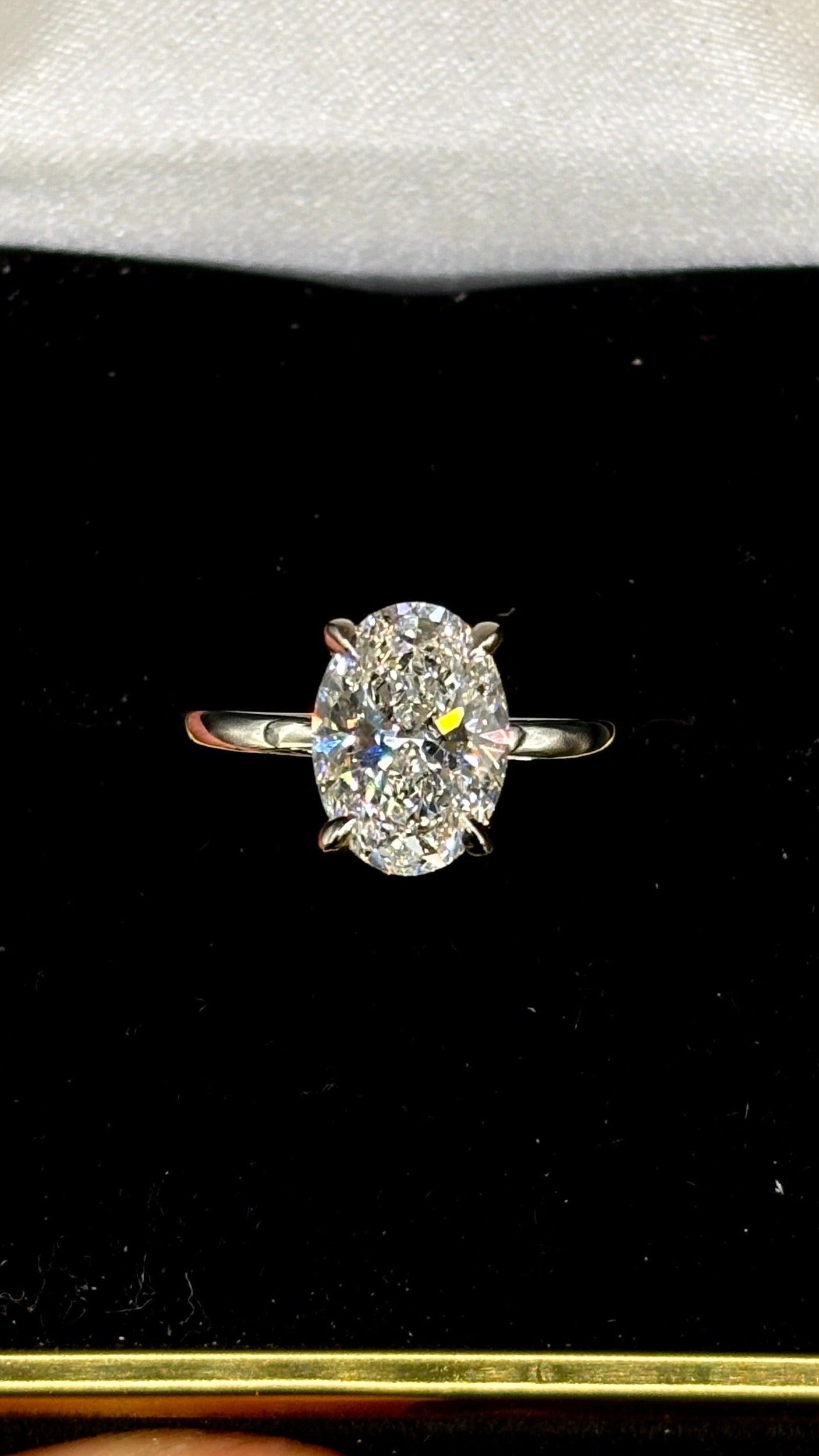 1.50ct Oval Cut (D VS1) Diamond Engagement Ring – IGI Certified · Timeless Solitaire