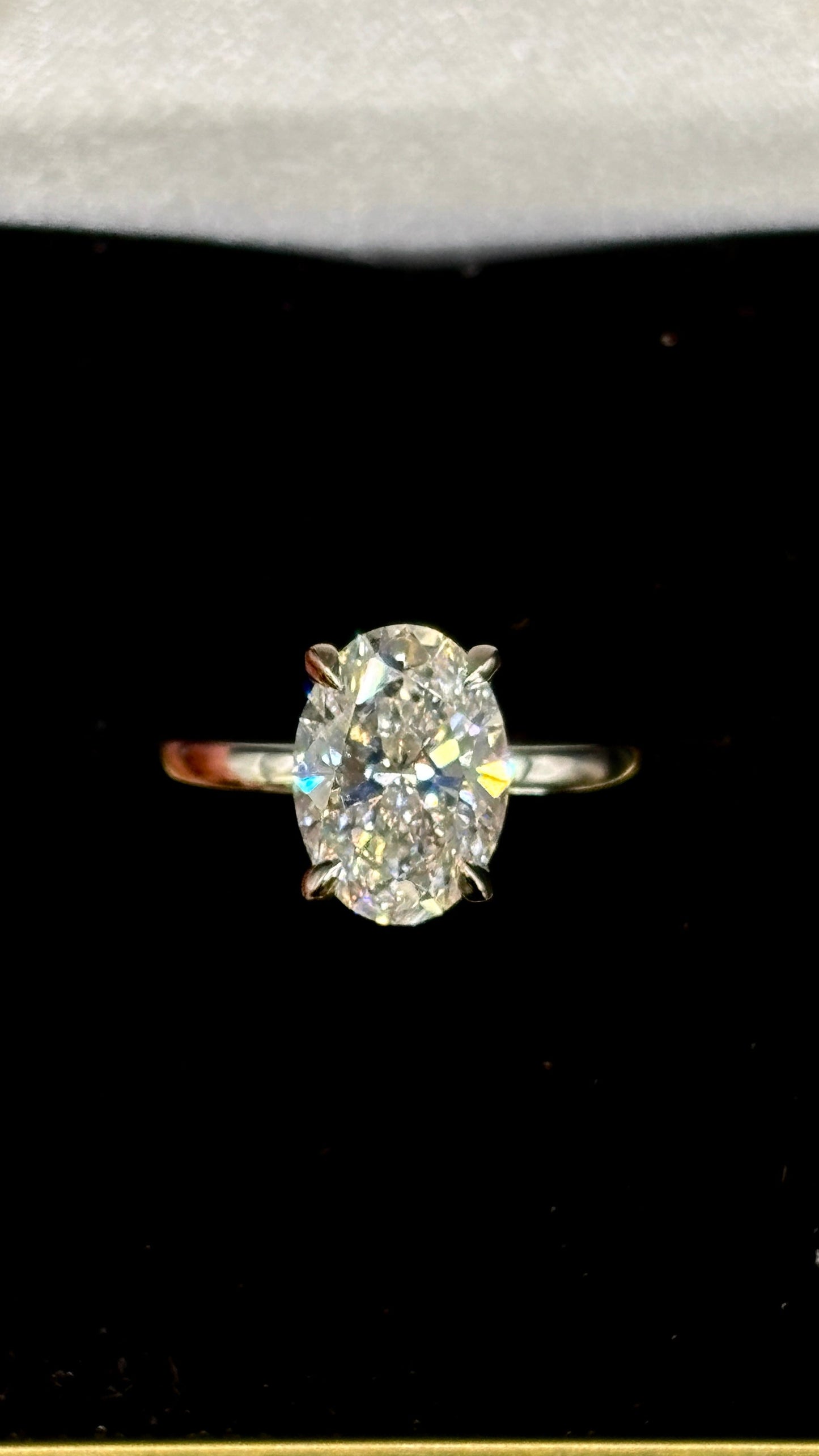 1.50ct Oval Cut (D VS1) Diamond Engagement Ring – IGI Certified · Timeless Solitaire