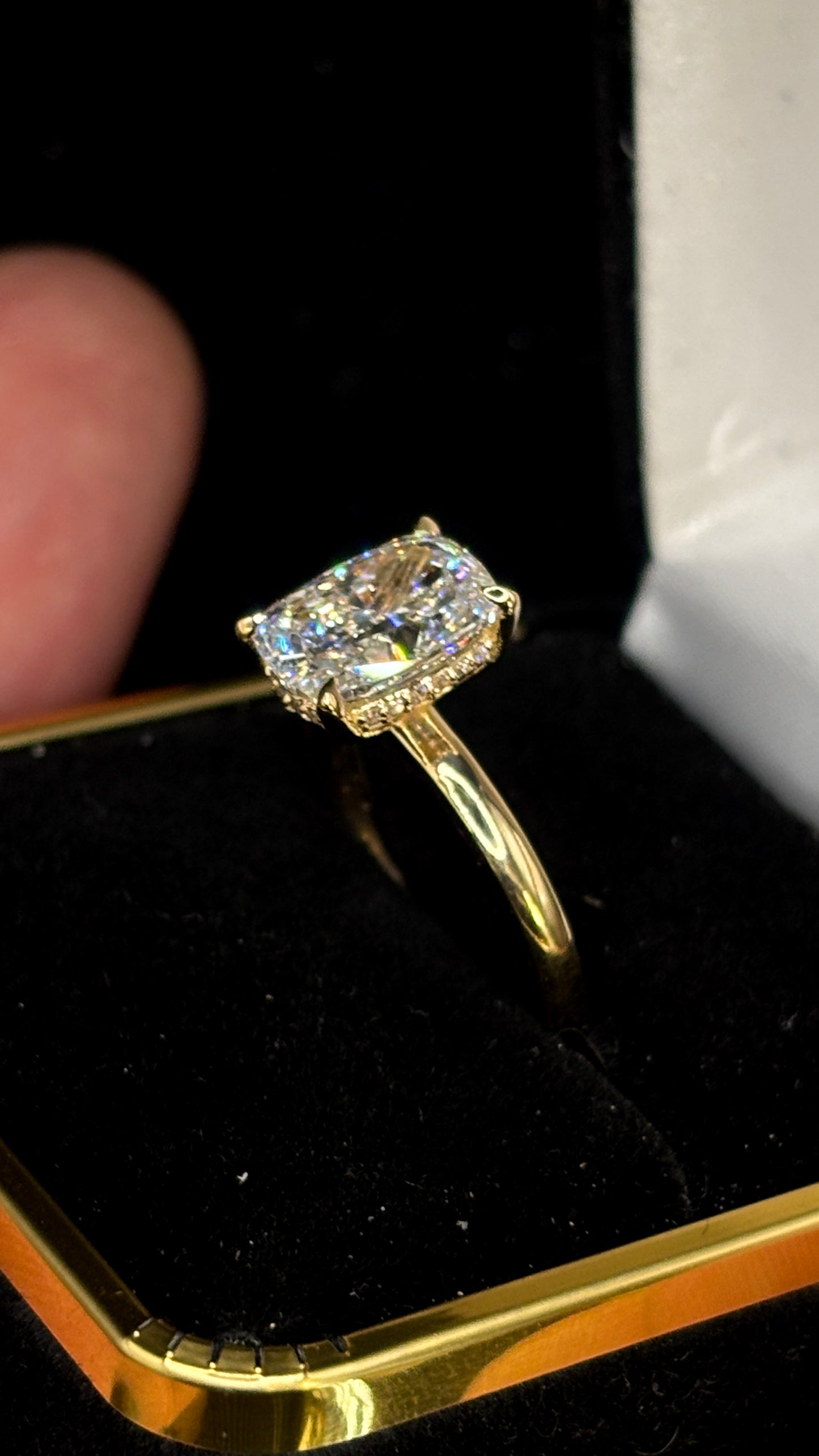3.00ct Elongated Cushion Cut (E VS1) Diamond Engagement Ring – IGI Certified · Hidden Halo Elegance