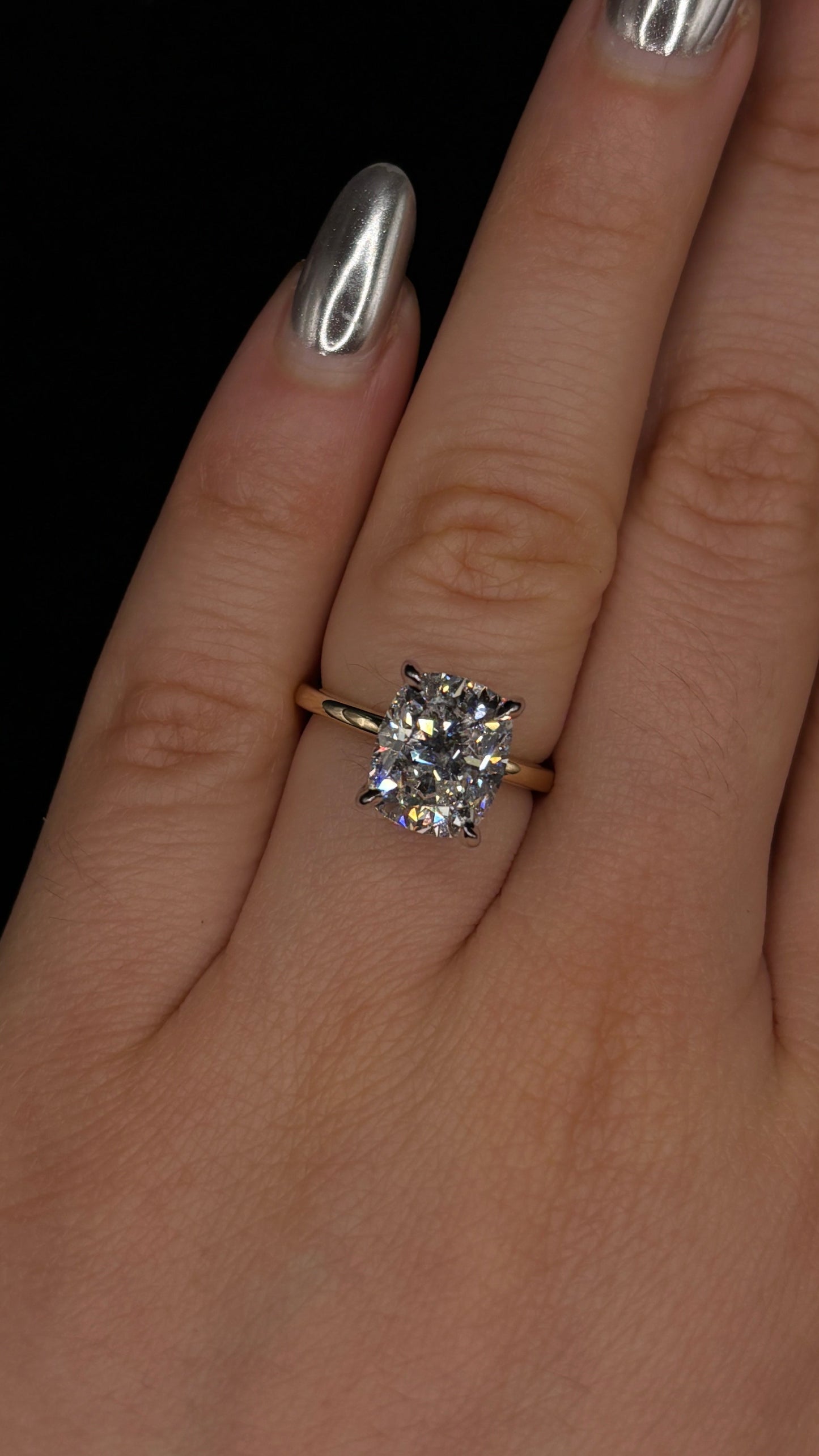 3.00ct Cushion-Cut (E VS1) Diamond Engagement Ring – IGI Certified – Two-Tone Hidden Halo