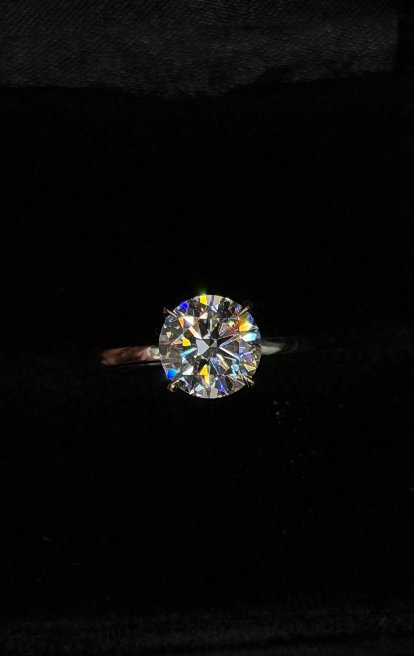 2.00ct Round Brilliant Cut Engagement Ring – IGI Certified – Hidden Halo – D VVS1