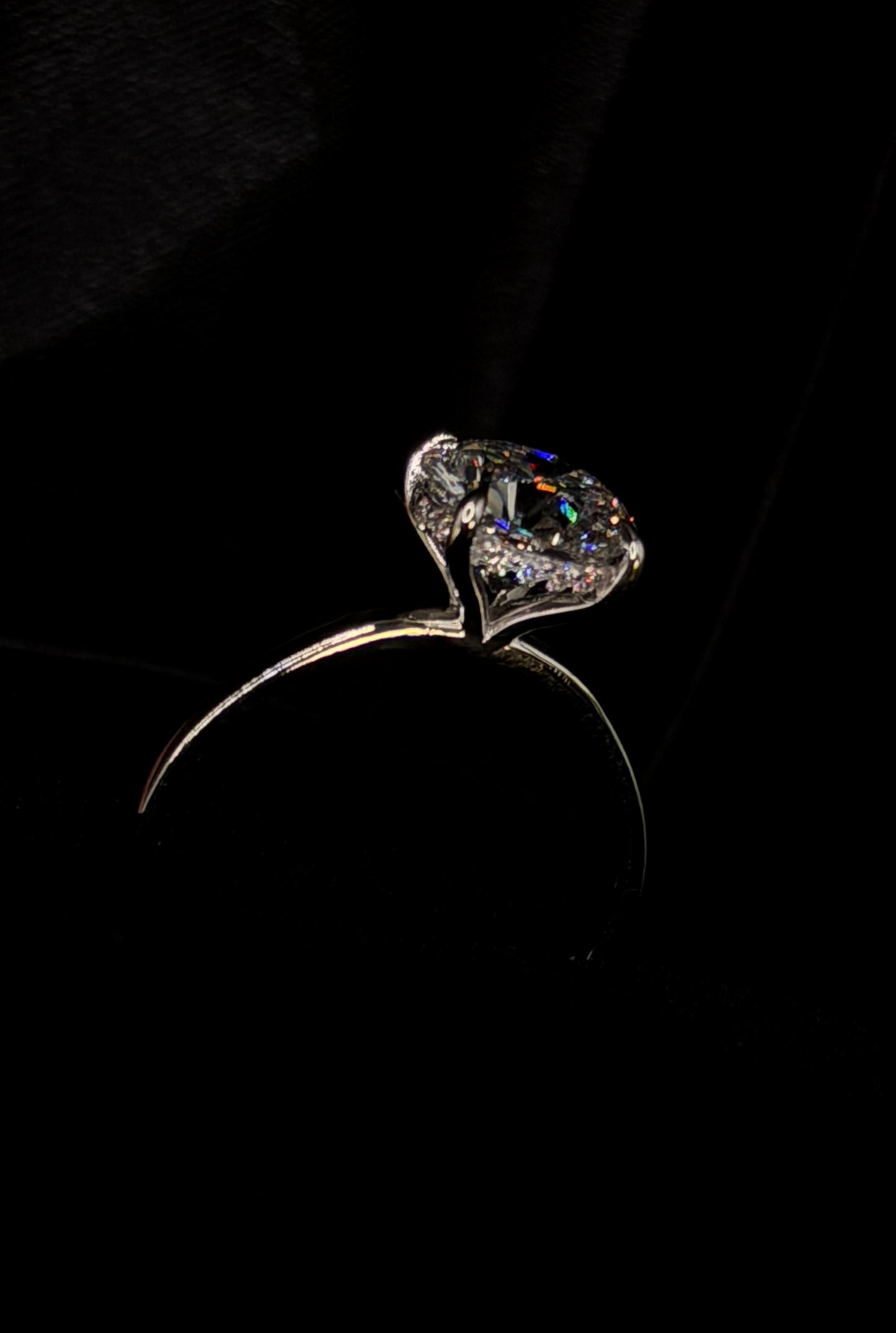 2.00ct Round Brilliant Cut Engagement Ring – IGI Certified – Hidden Halo – D VVS1