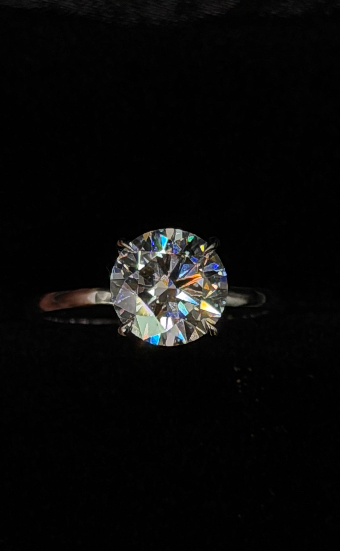 2.00ct Round Brilliant Cut Engagement Ring – IGI Certified – Hidden Halo – D VVS1
