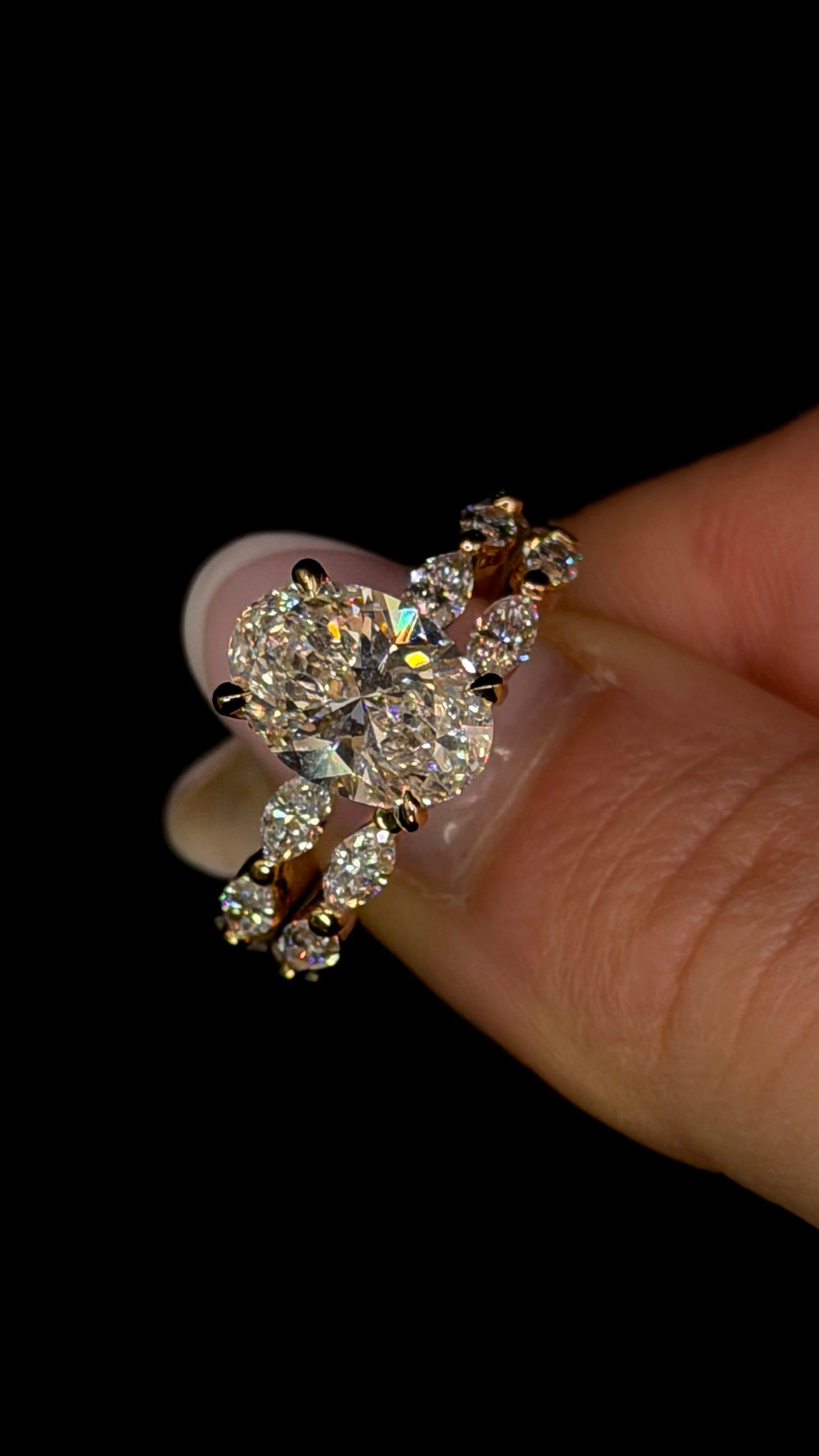 3.00ct Oval Cut (E VS1) Bridal Set – IGI Certified – Hidden Halo & Diamond Shank