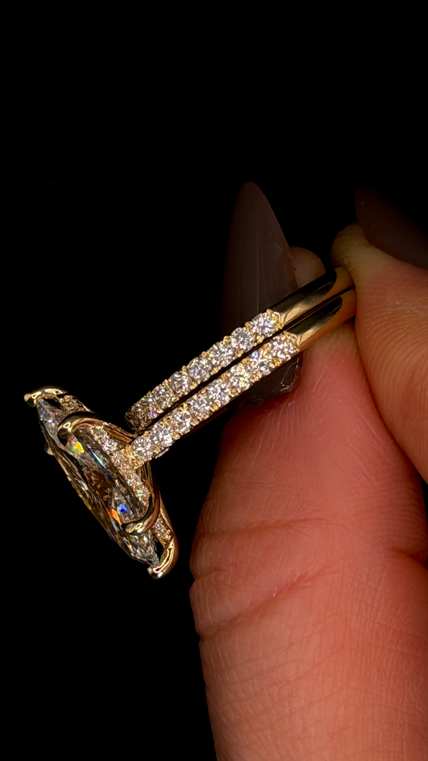 4.00ct Marquise Cut (E VS1) Bridal Set – IGI Certified – Cathedral Style & Diamond Band