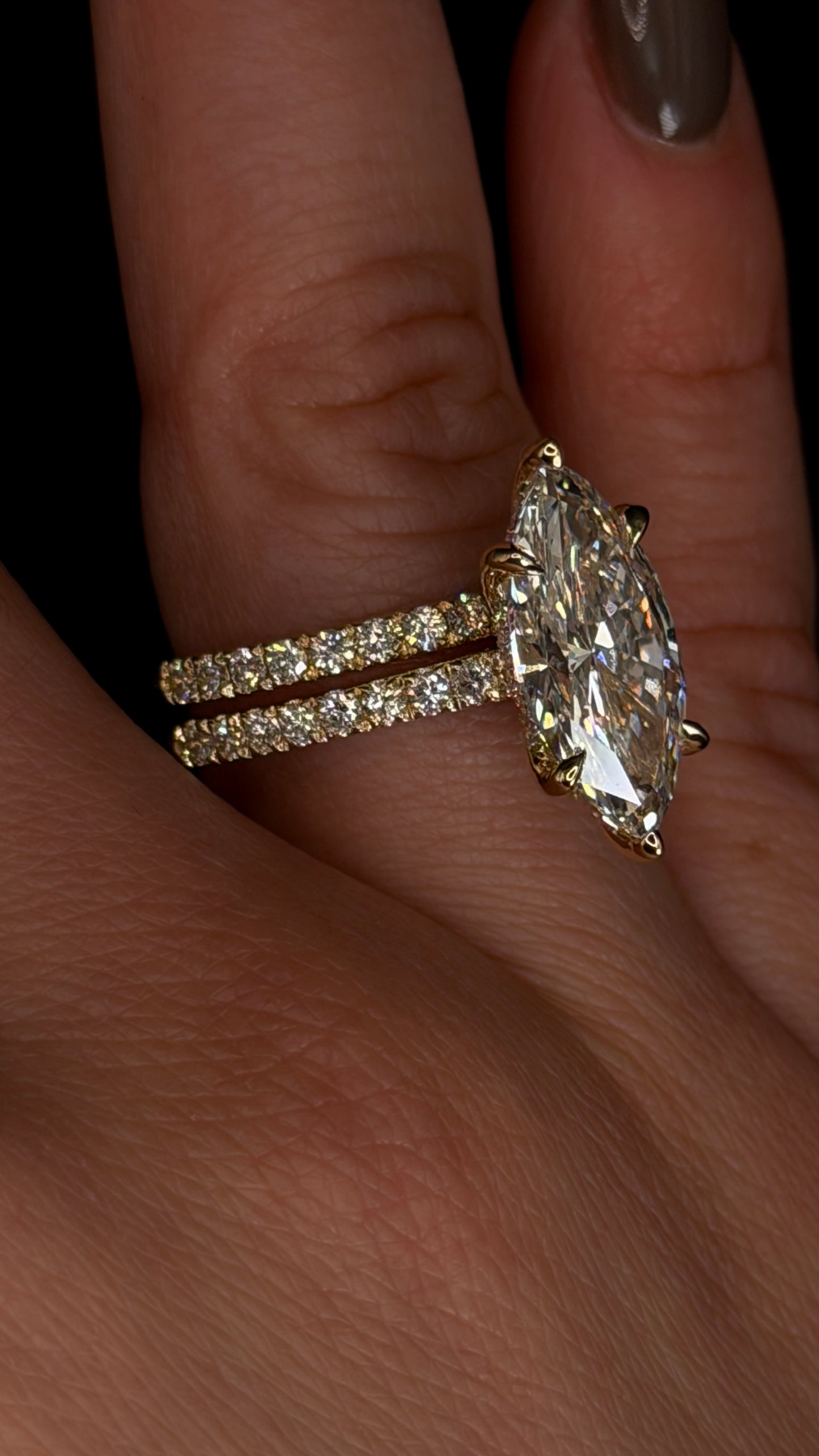4.00ct Marquise Cut (E VS1) Bridal Set – IGI Certified – Cathedral Style & Diamond Band